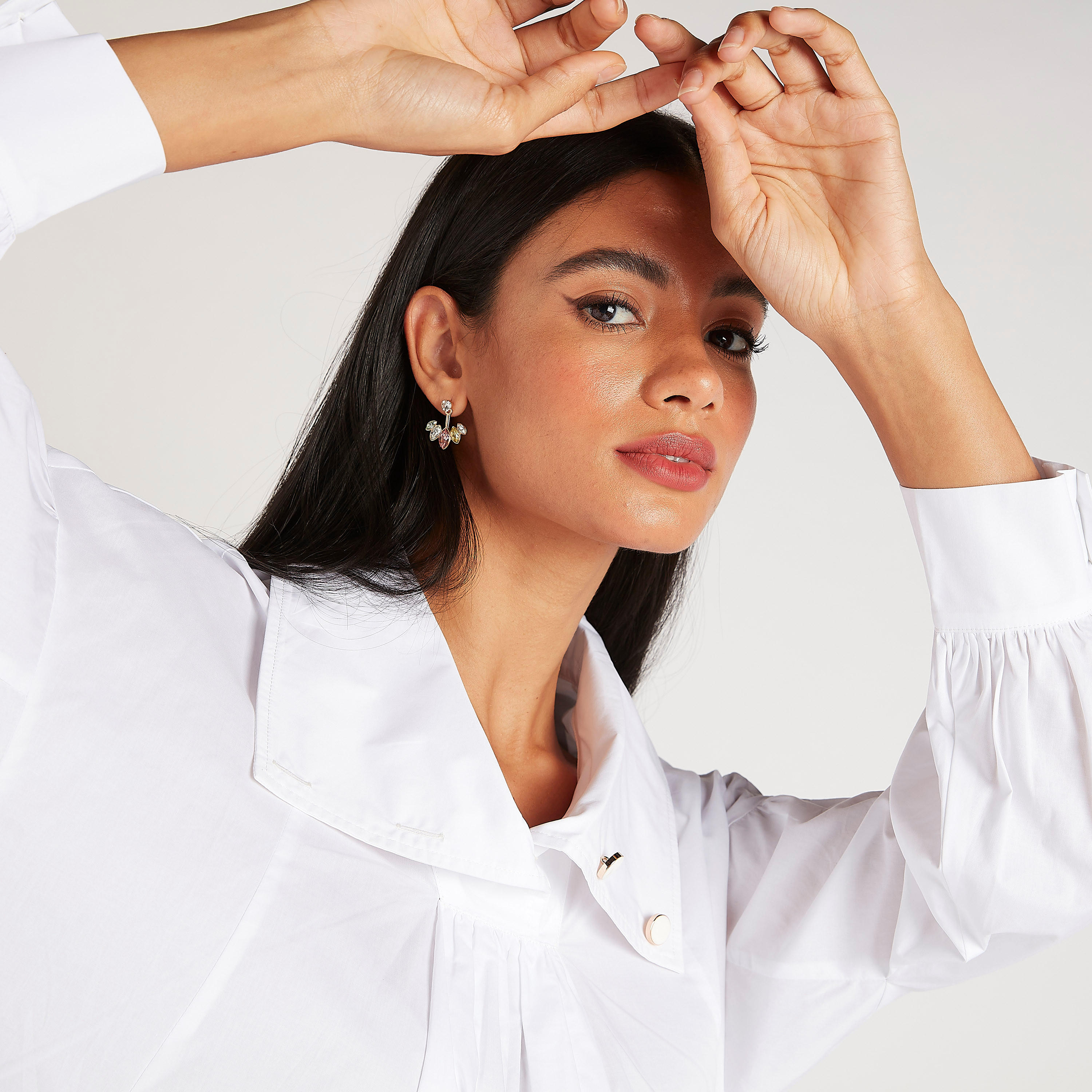 آيكونيكقميص سادة بياقة عادية وأكمام طويلة وتزيينات زر-women-clothing-shirtsandblouses-shirts-image-2
