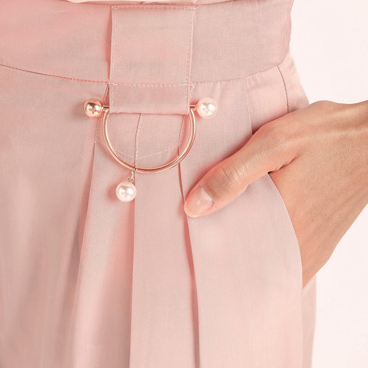 بنطلون سادة بخصر متوسط الارتفاع وزر إغلاق وزينة معدنيّة من آيكونيك-women-clothing-bottoms-trousers-image-4