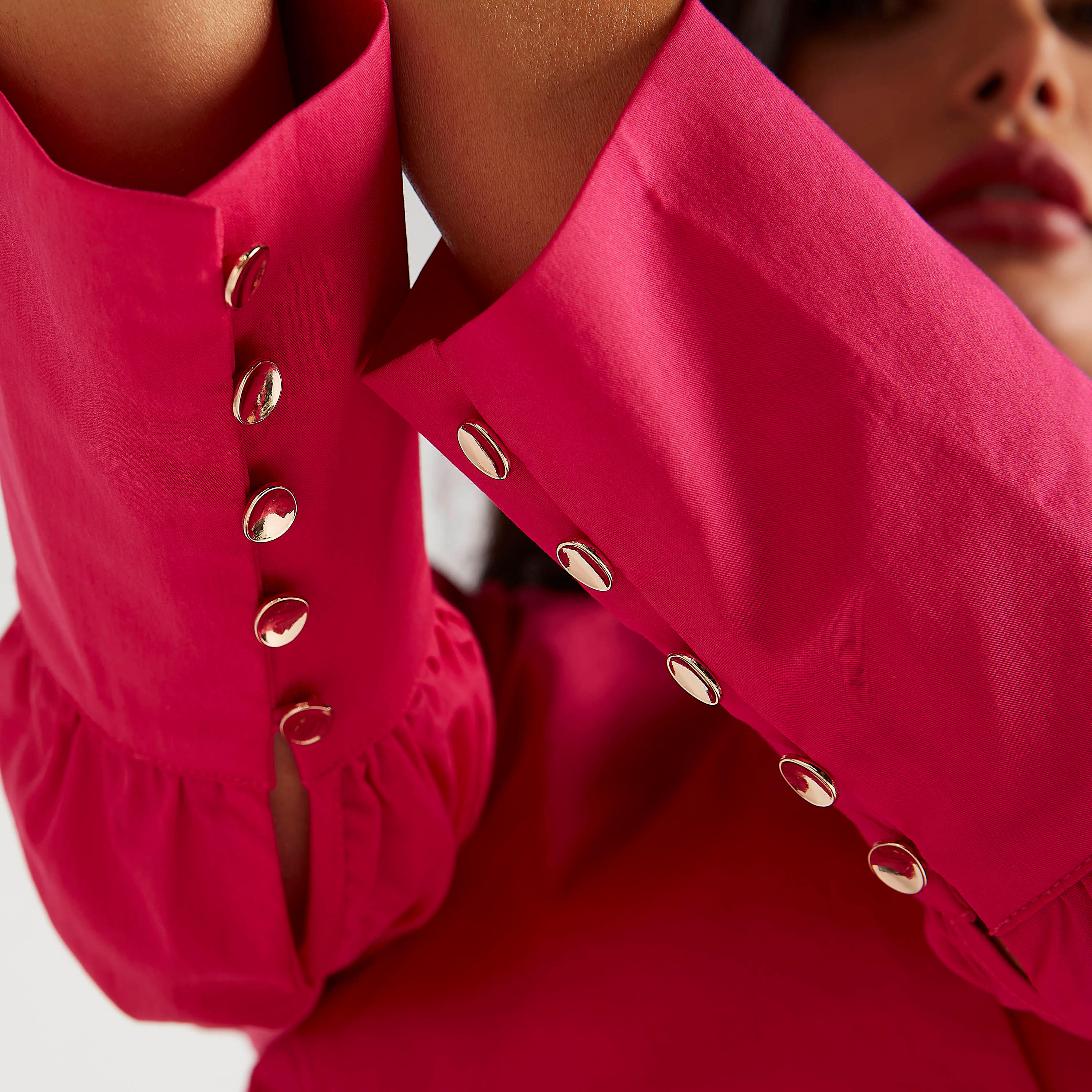 بلوزة بكشكشة من الخصر سادة بياقة V من آيكونيك-women-clothing-shirtsandblouses-blouses-image-5