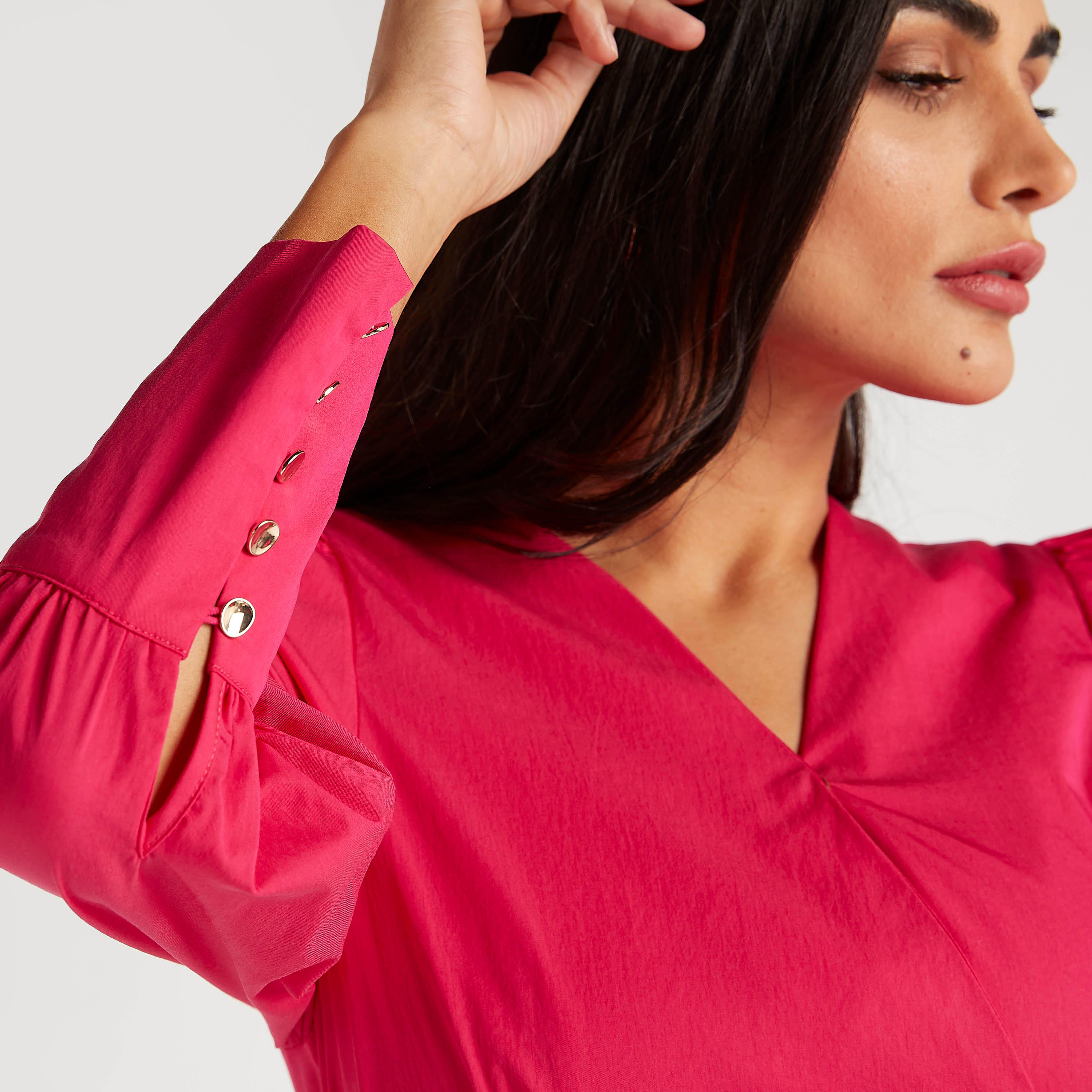 بلوزة بكشكشة من الخصر سادة بياقة V من آيكونيك-women-clothing-shirtsandblouses-blouses-image-2