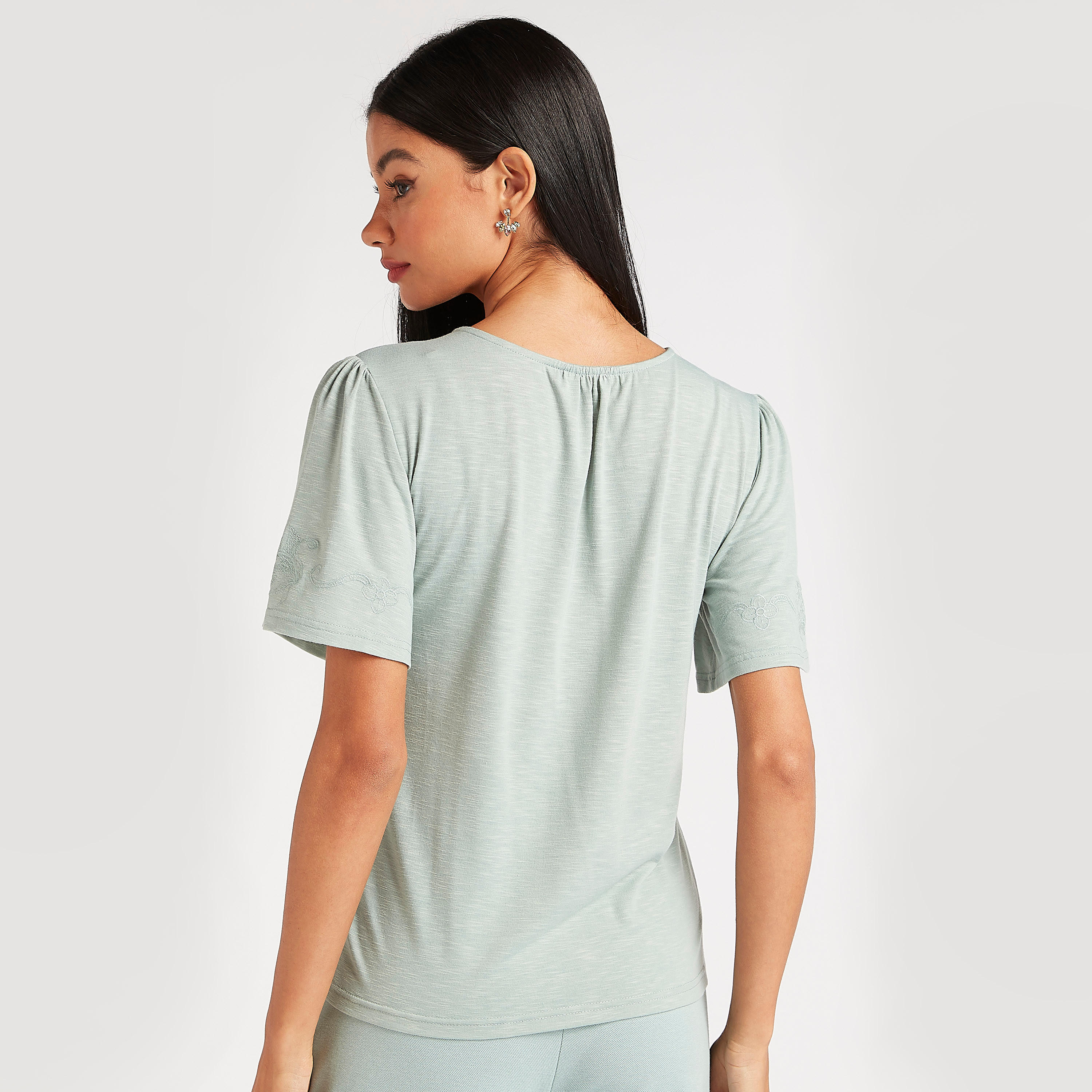 بلوزة مطرزة بياقة مستديرة وأكمام قصيرة-women-clothing-shirtsandblouses-blouses-image-3