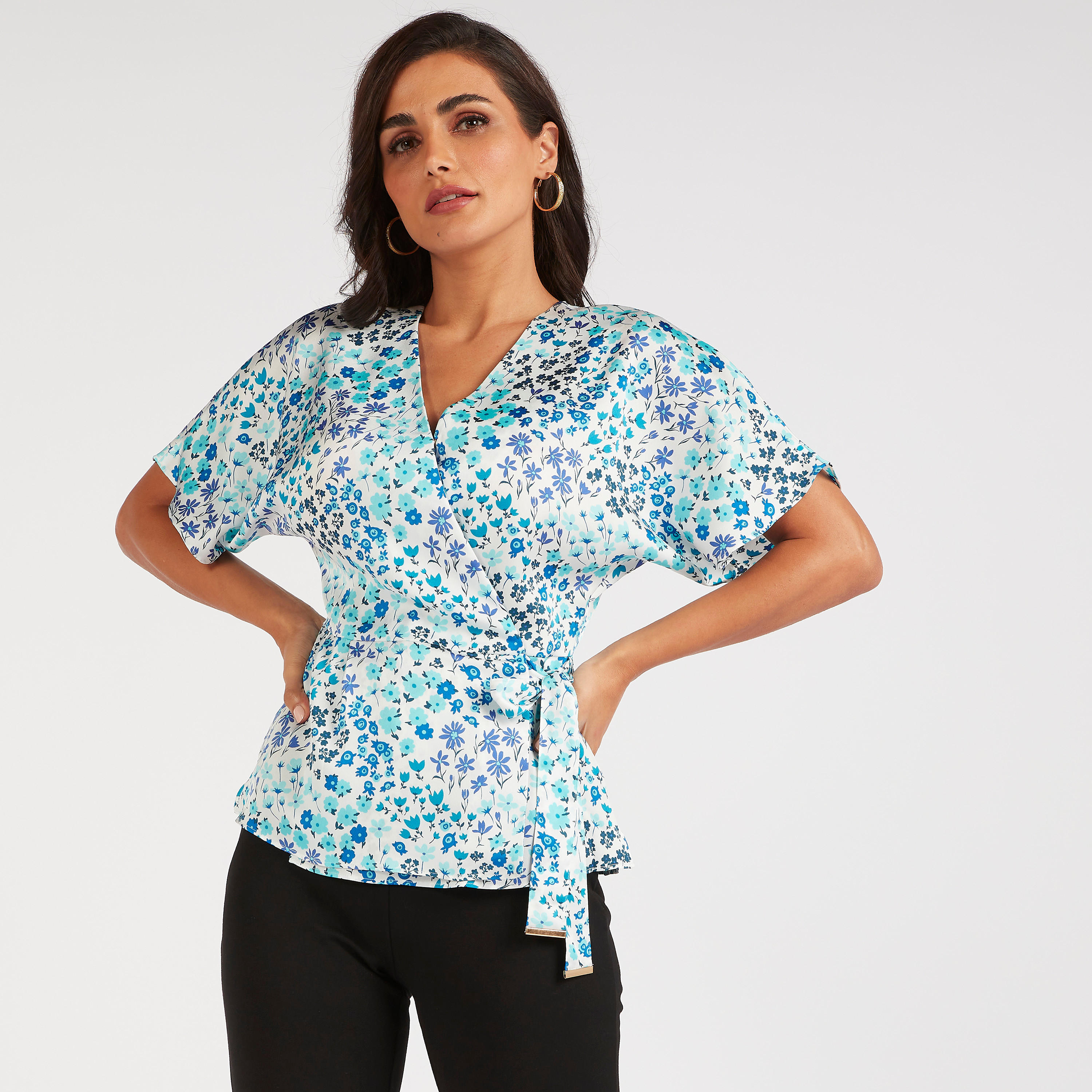 بلوزة ملفوفة بأكمام قصيرة وطبعات أزهار من آيكونيك-women-clothing-shirtsandblouses-blouses-image-1