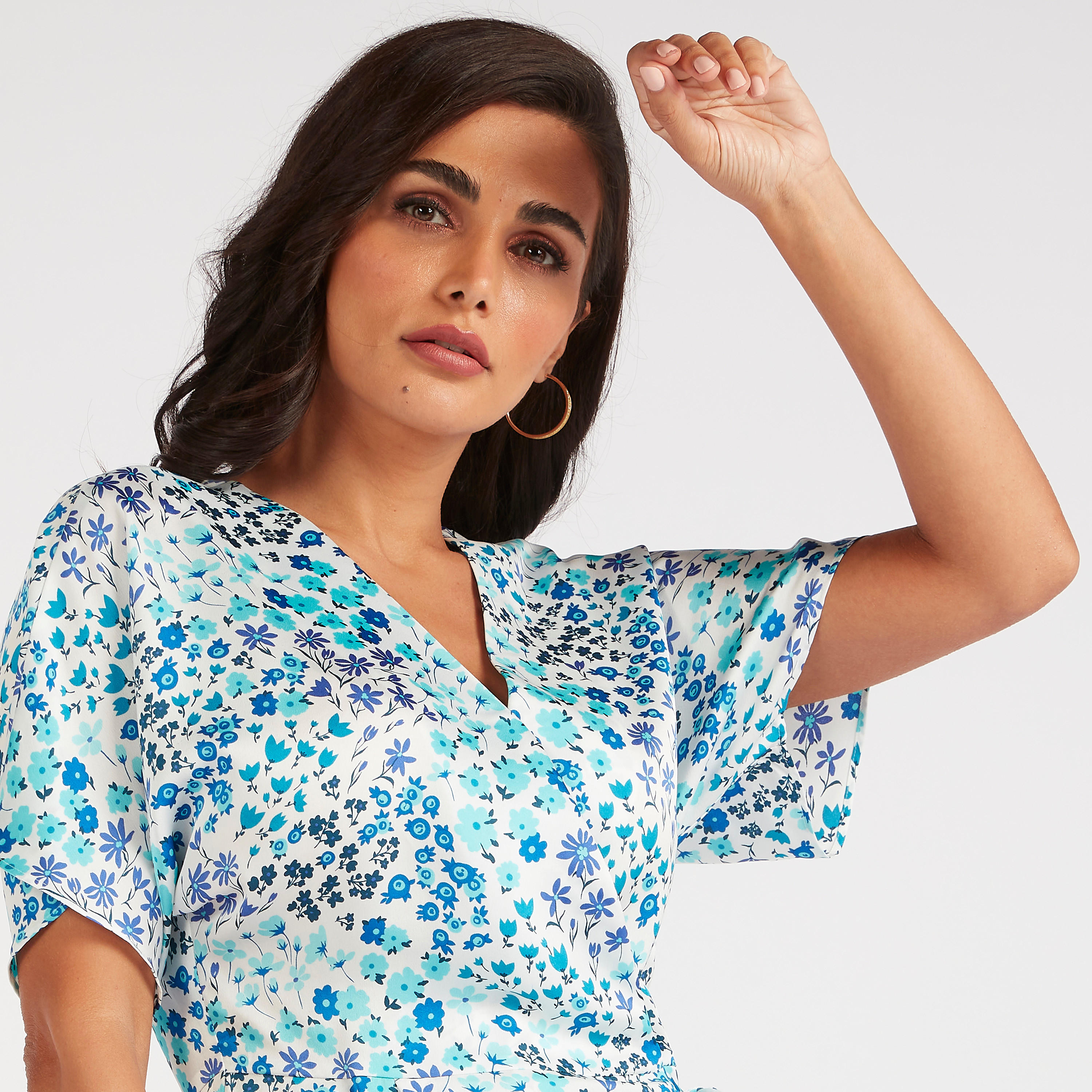 بلوزة ملفوفة بأكمام قصيرة وطبعات أزهار من آيكونيك-women-clothing-shirtsandblouses-blouses-image-3