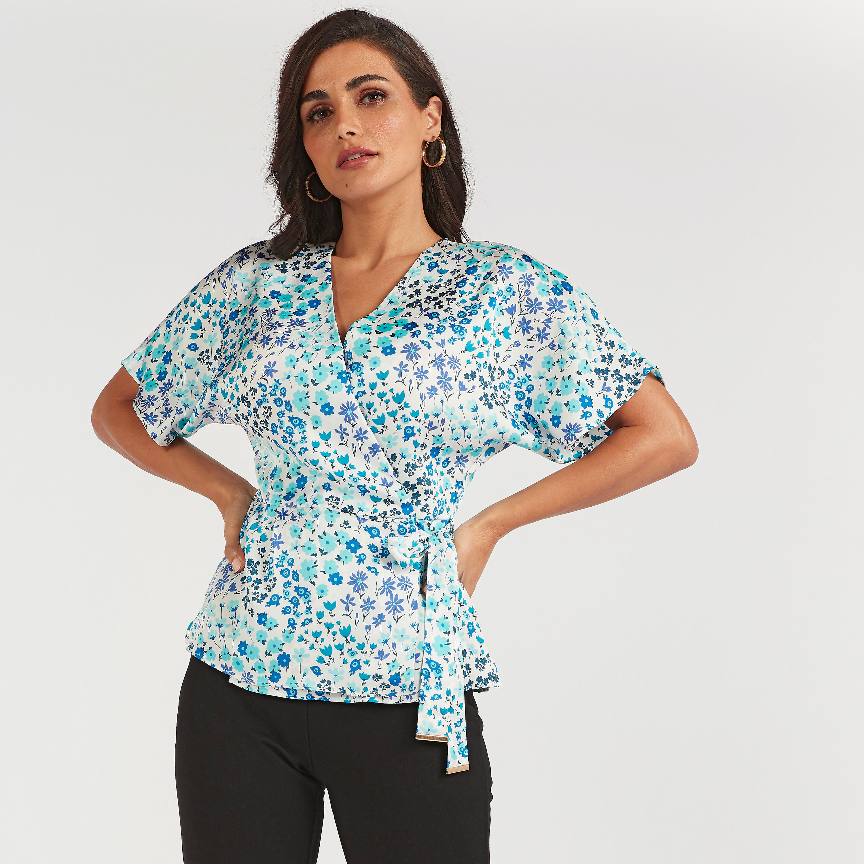 بلوزة ملفوفة بأكمام قصيرة وطبعات أزهار من آيكونيك-women-clothing-shirtsandblouses-blouses-image-7