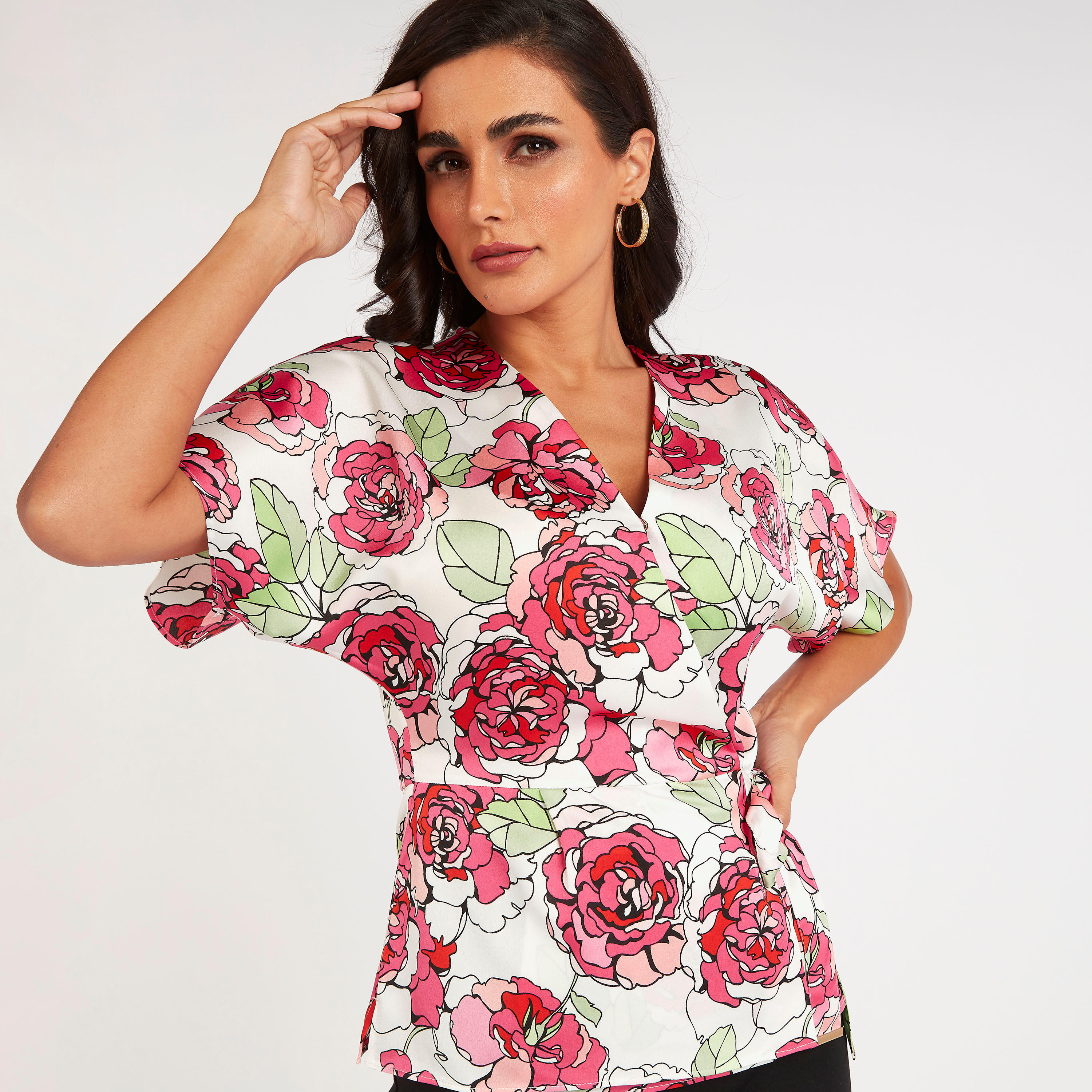 بلوزة بطبعات أزهار وحزام بكشكشة من الخصر وأكمام واسعة-women-clothing-shirtsandblouses-blouses-image-1