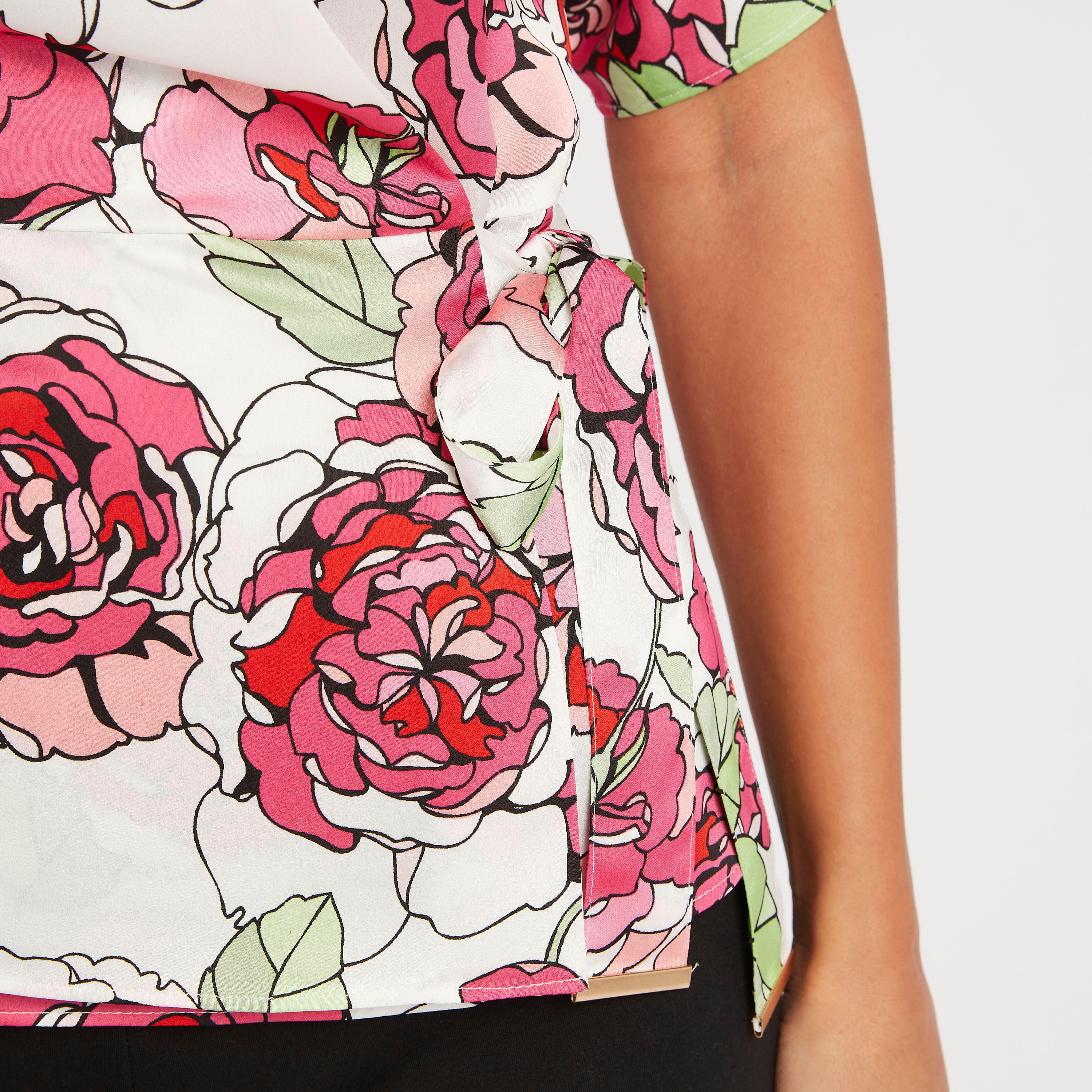 بلوزة بطبعات أزهار وحزام بكشكشة من الخصر وأكمام واسعة-women-clothing-shirtsandblouses-blouses-image-5