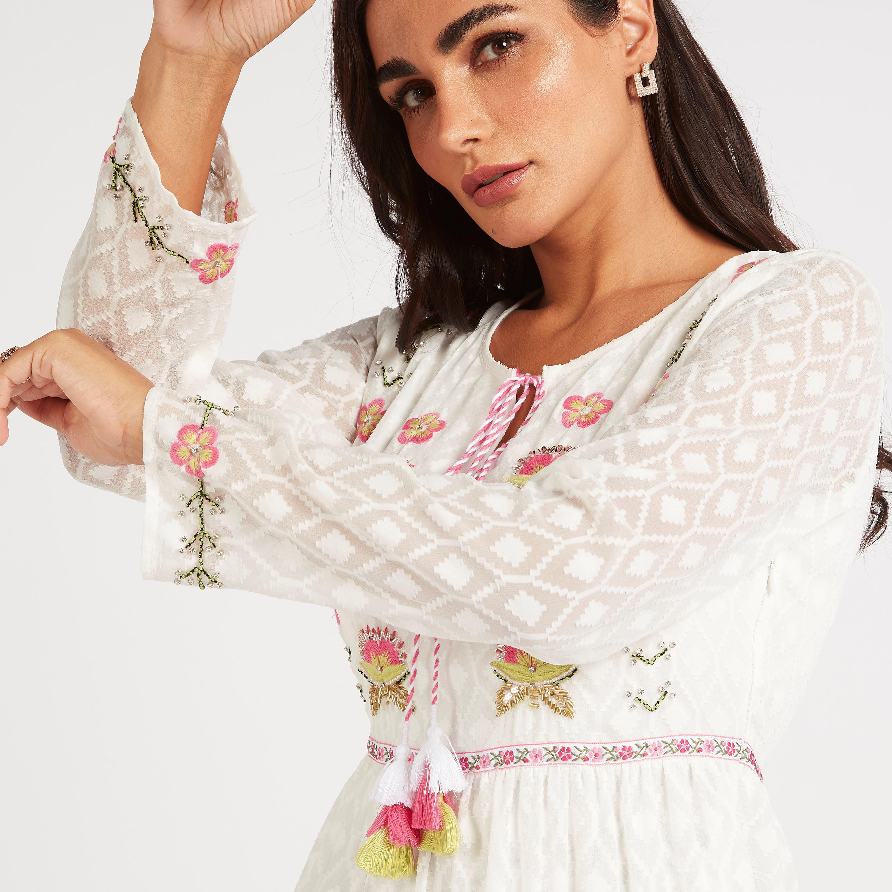 فستان مستدام إيه لاين طويل مطرّز بأربطة عنق من آيكونيك-women-clothing-dresses-image-6
