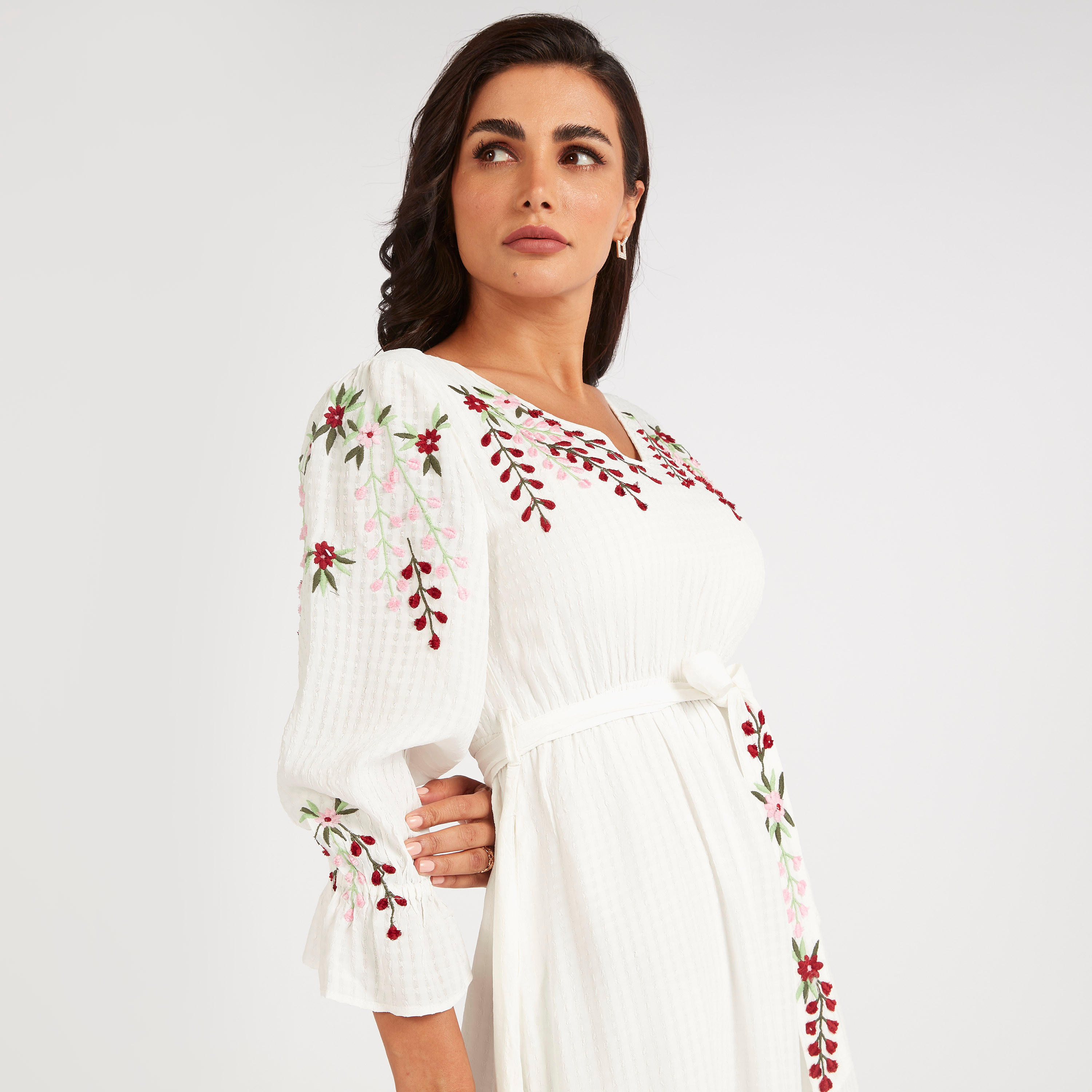 فستان طويل مطرّز إيه لاين بياقة V وحزام-women-clothing-dresses-image-5