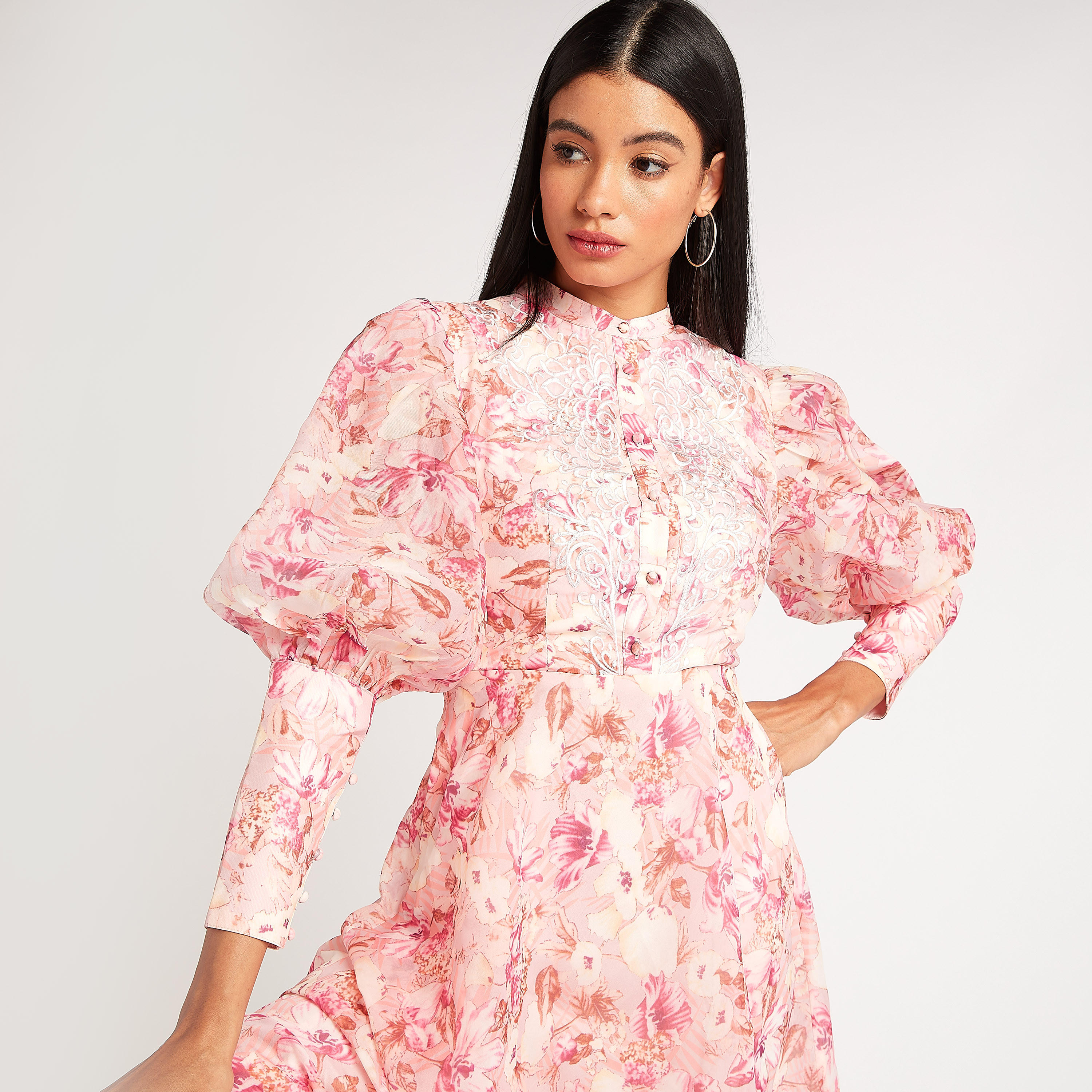 فستان إيه لاين طويل بياقة عالية وأكمام بيشوب وطبعات أزهار من آيكونيك-women-clothing-dresses-image-5