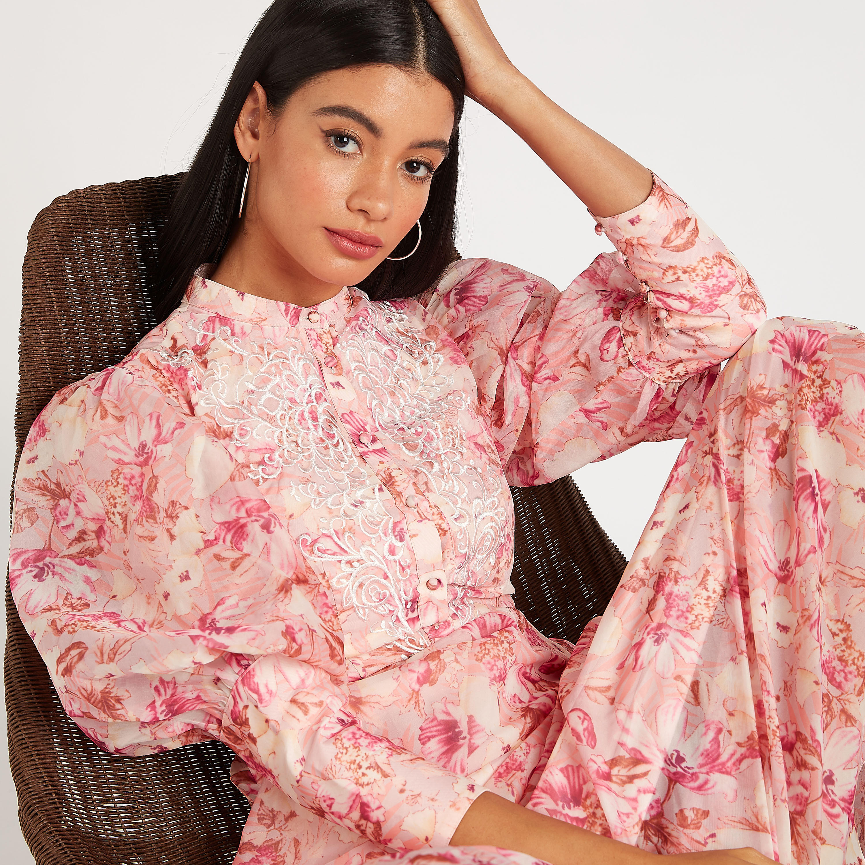 فستان إيه لاين طويل بياقة عالية وأكمام بيشوب وطبعات أزهار من آيكونيك-women-clothing-dresses-image-6