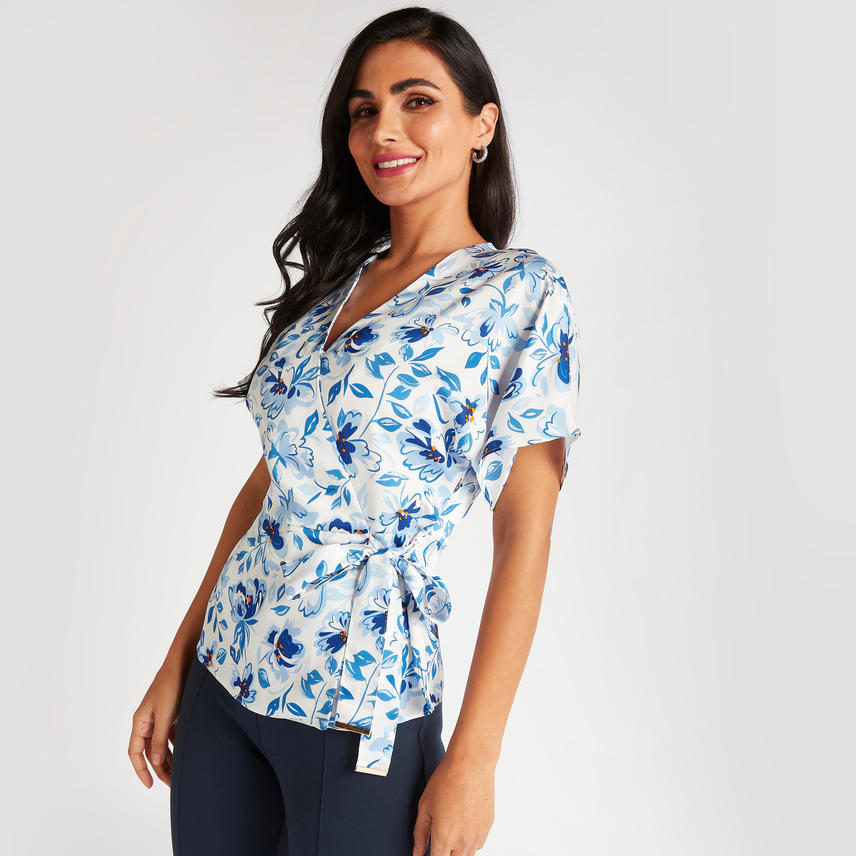 بلوزة ملفوفة بياقة V وطبعات زهور وأربطة خصر من آيكونيك-women-clothing-shirtsandblouses-blouses-image-1
