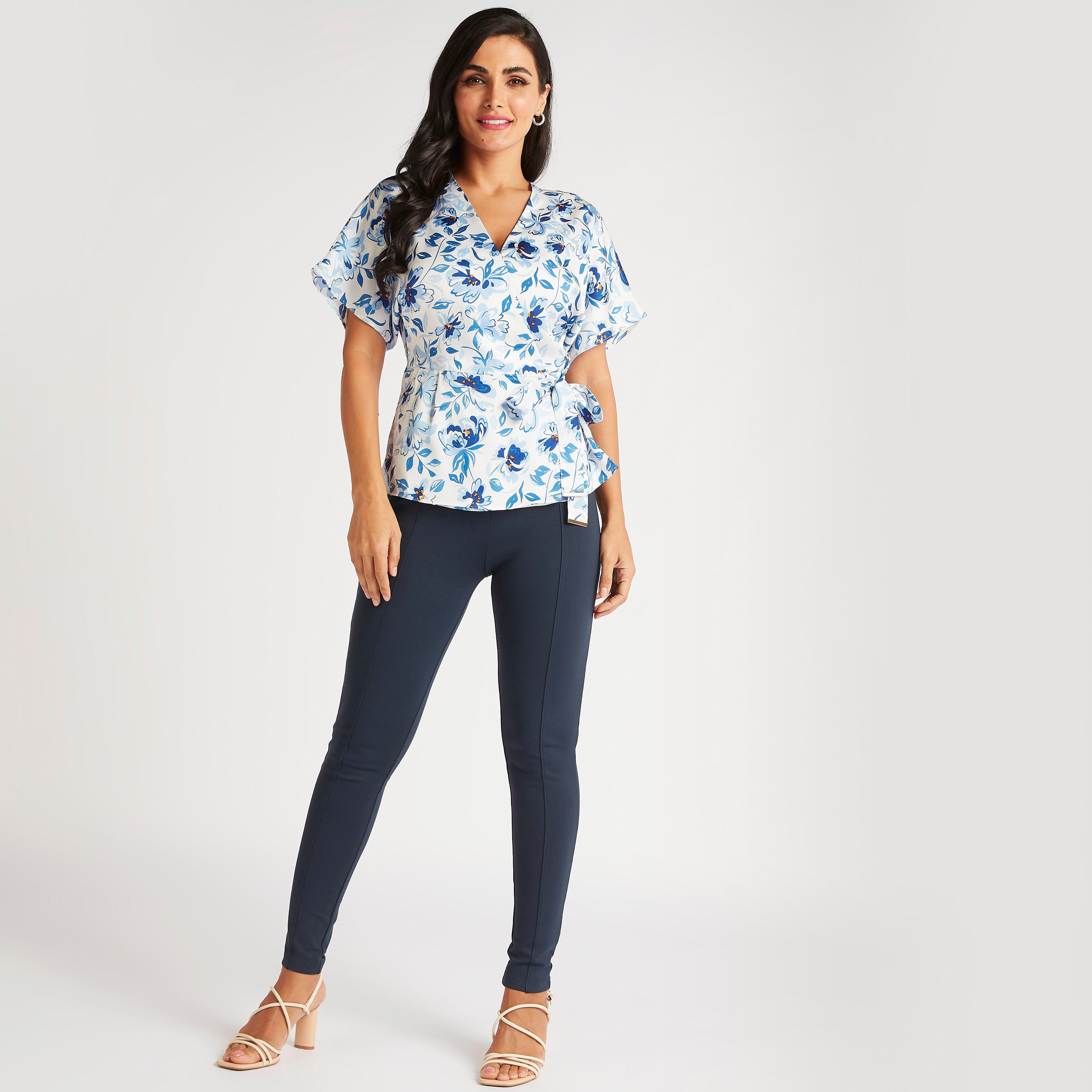 بلوزة ملفوفة بياقة V وطبعات زهور وأربطة خصر من آيكونيك-women-clothing-shirtsandblouses-blouses-image-2