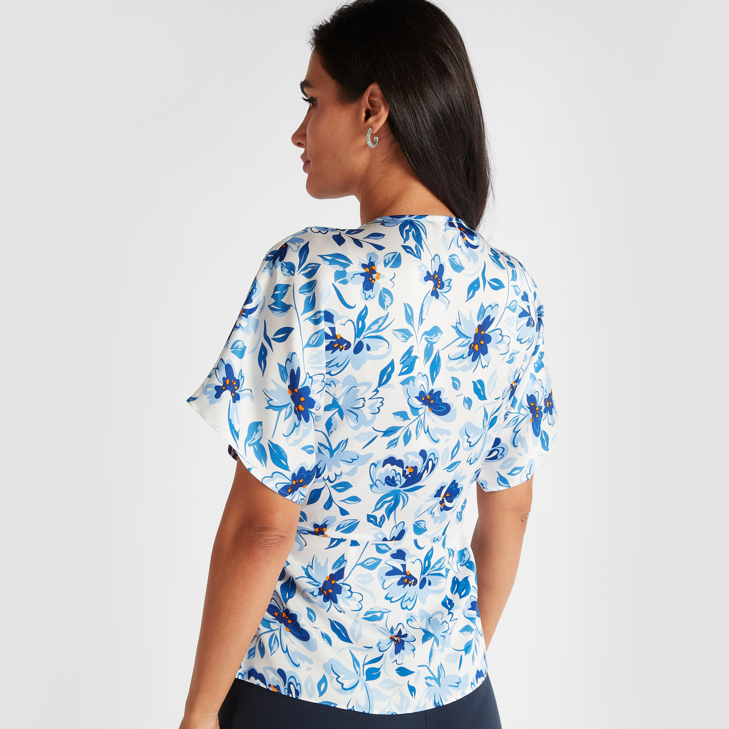 بلوزة ملفوفة بياقة V وطبعات زهور وأربطة خصر من آيكونيك-women-clothing-shirtsandblouses-blouses-image-4