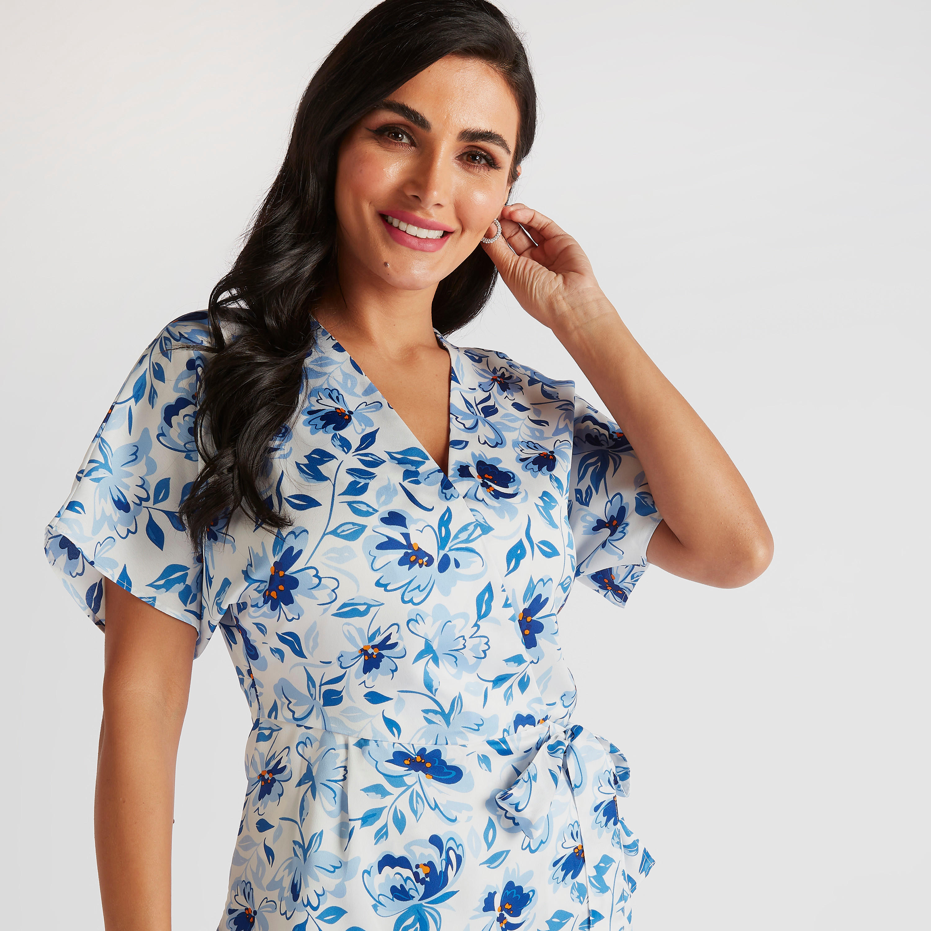 بلوزة ملفوفة بياقة V وطبعات زهور وأربطة خصر من آيكونيك-women-clothing-shirtsandblouses-blouses-image-5