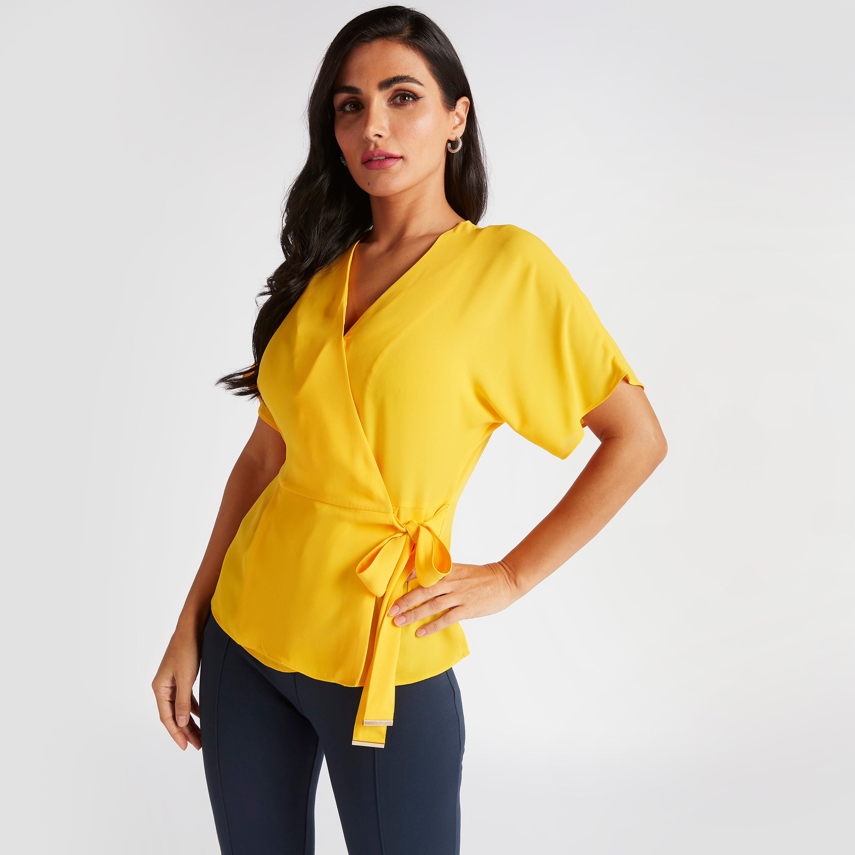 بلوزة ملفوفة سادة بياقة V وأكمام قصيرة وحزام ربط-women-clothing-shirtsandblouses-blouses-image-5