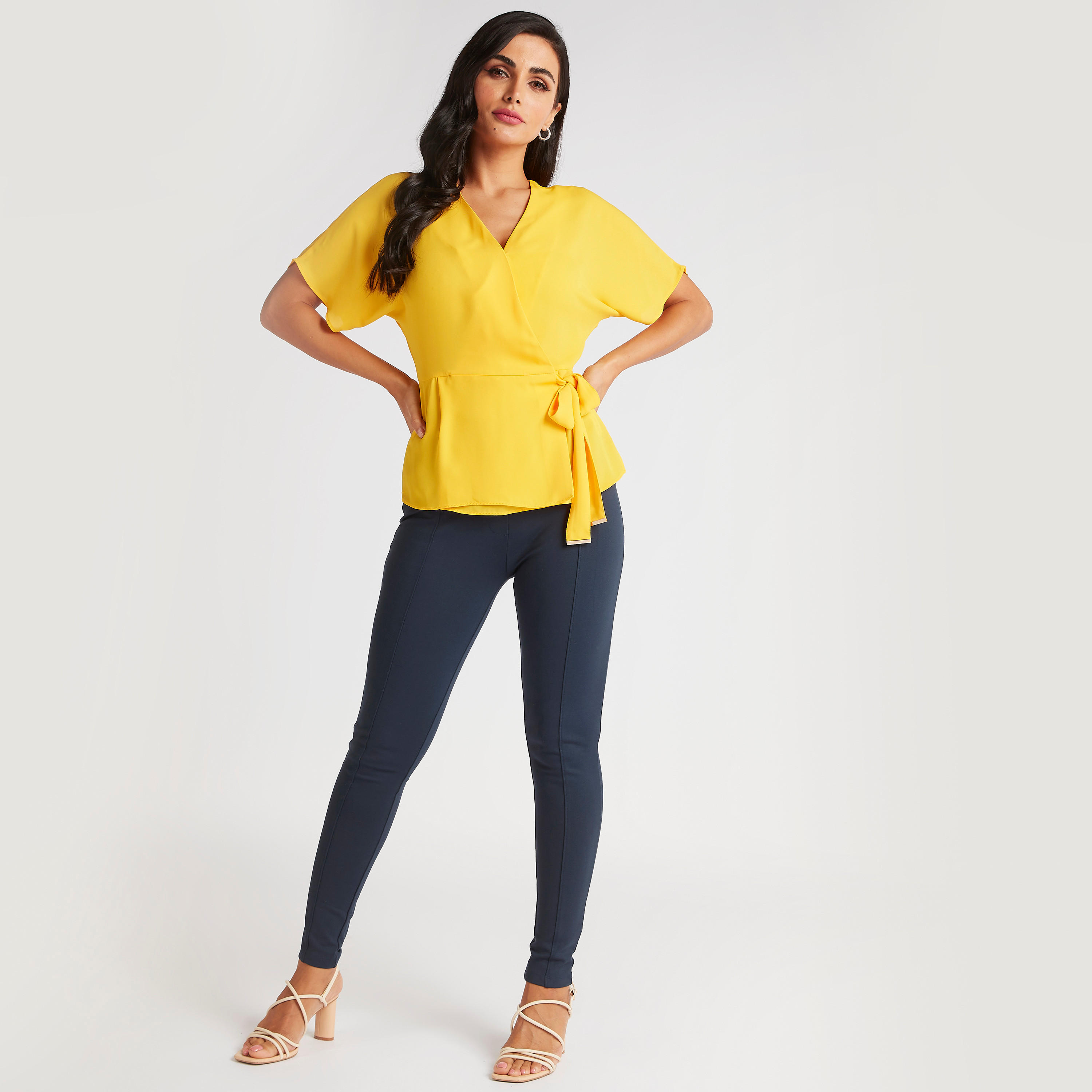 بلوزة ملفوفة سادة بياقة V وأكمام قصيرة وحزام ربط-women-clothing-shirtsandblouses-blouses-image-4