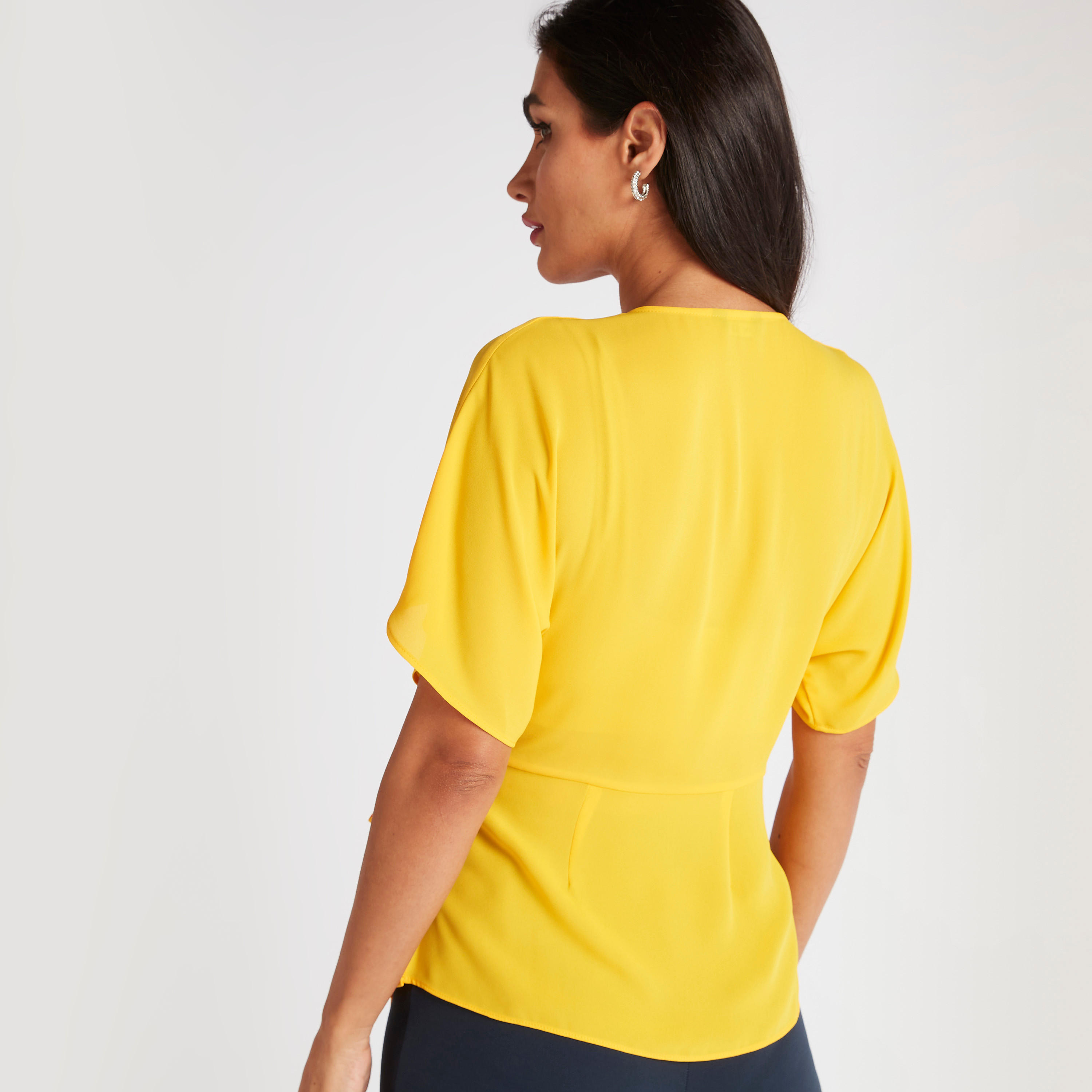 بلوزة ملفوفة سادة بياقة V وأكمام قصيرة وحزام ربط-women-clothing-shirtsandblouses-blouses-image-2
