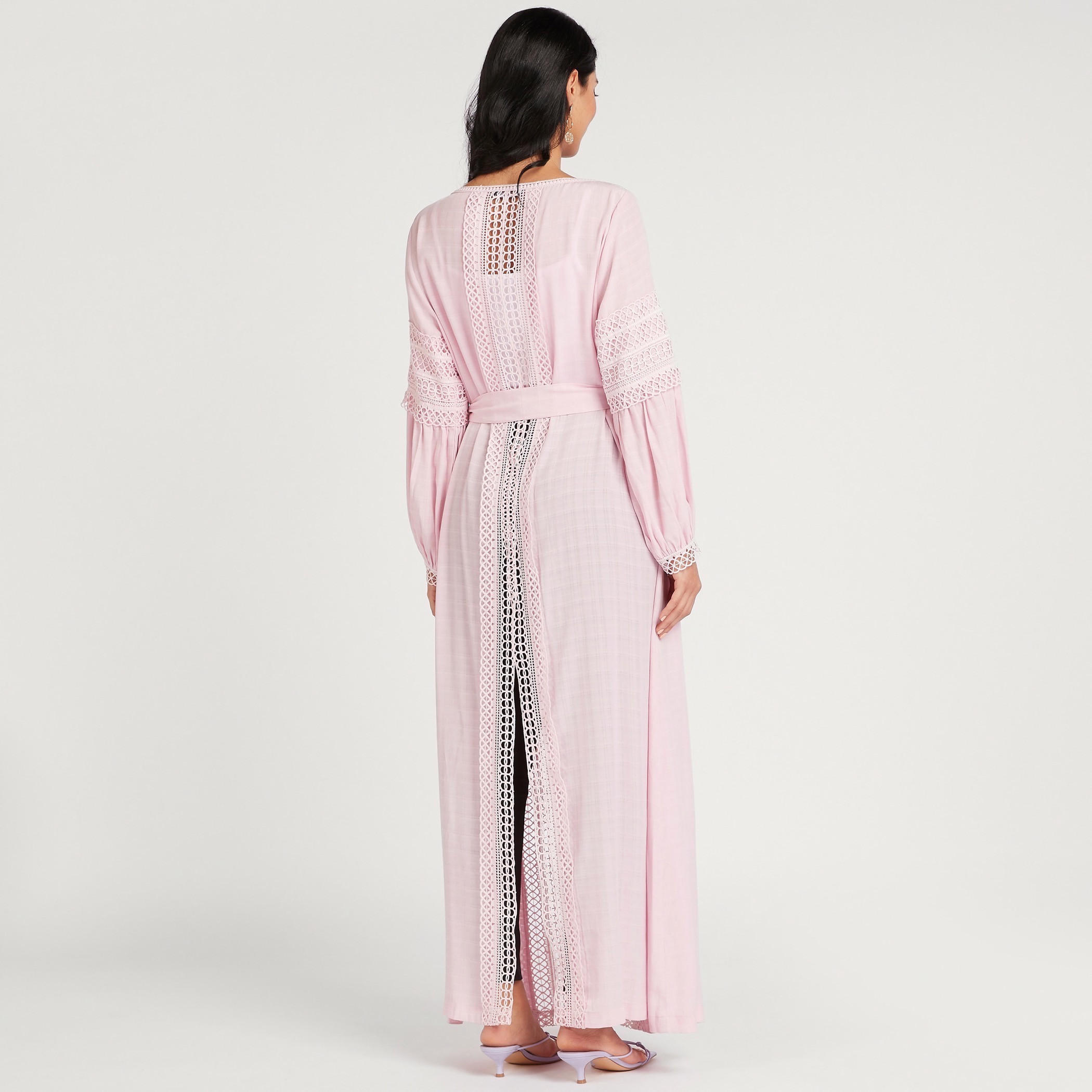 سترة طويلة بأكمام طويلة وحزام رباط وزينة دانتيل من آيكونيك-women-clothing-shirtsandblouses-blouses-image-4