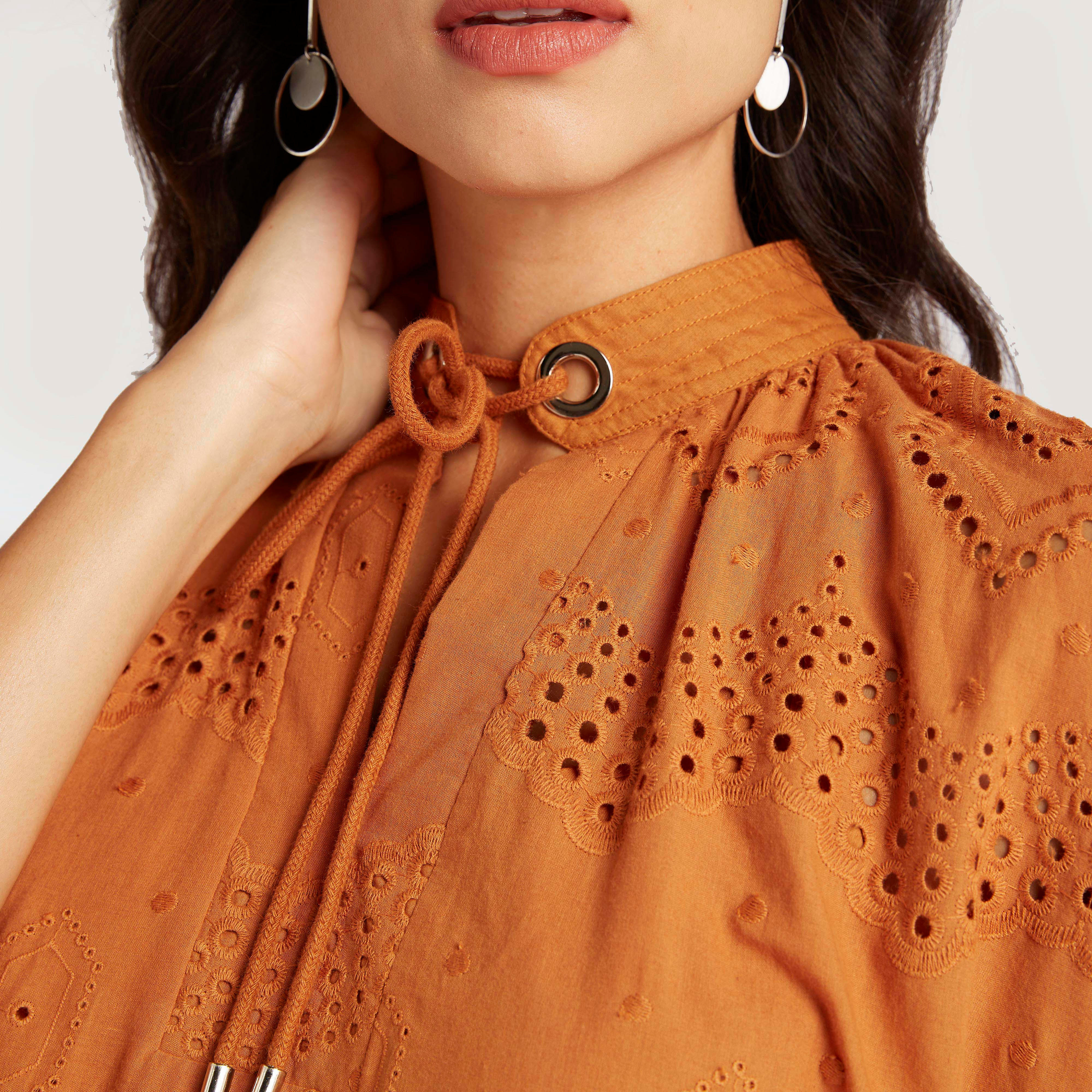 فستان ميدي مطرّز بجيوب وأربطة من آيكونيك-women-clothing-dresses-image-3