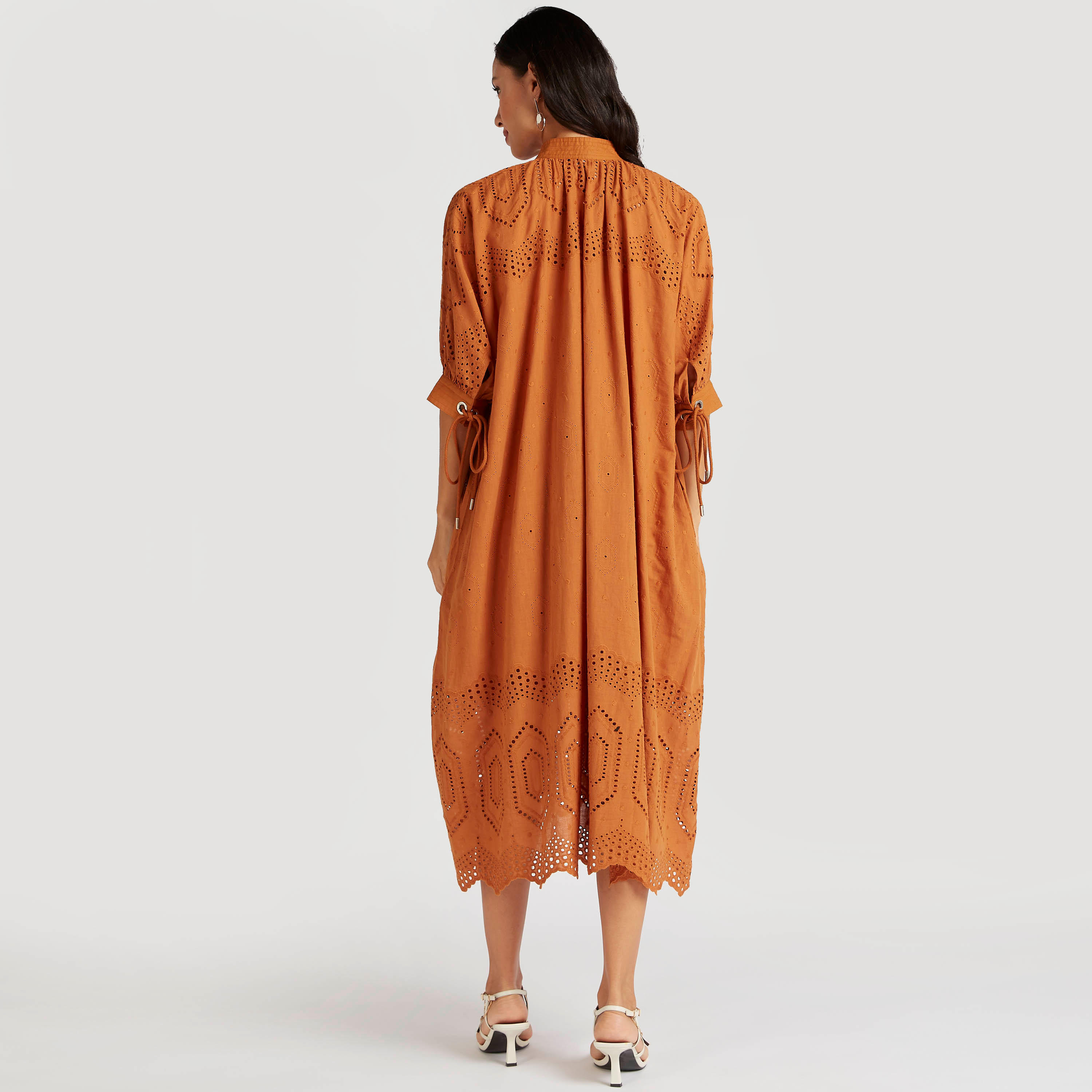 فستان ميدي مطرّز بجيوب وأربطة من آيكونيك-women-clothing-dresses-image-4