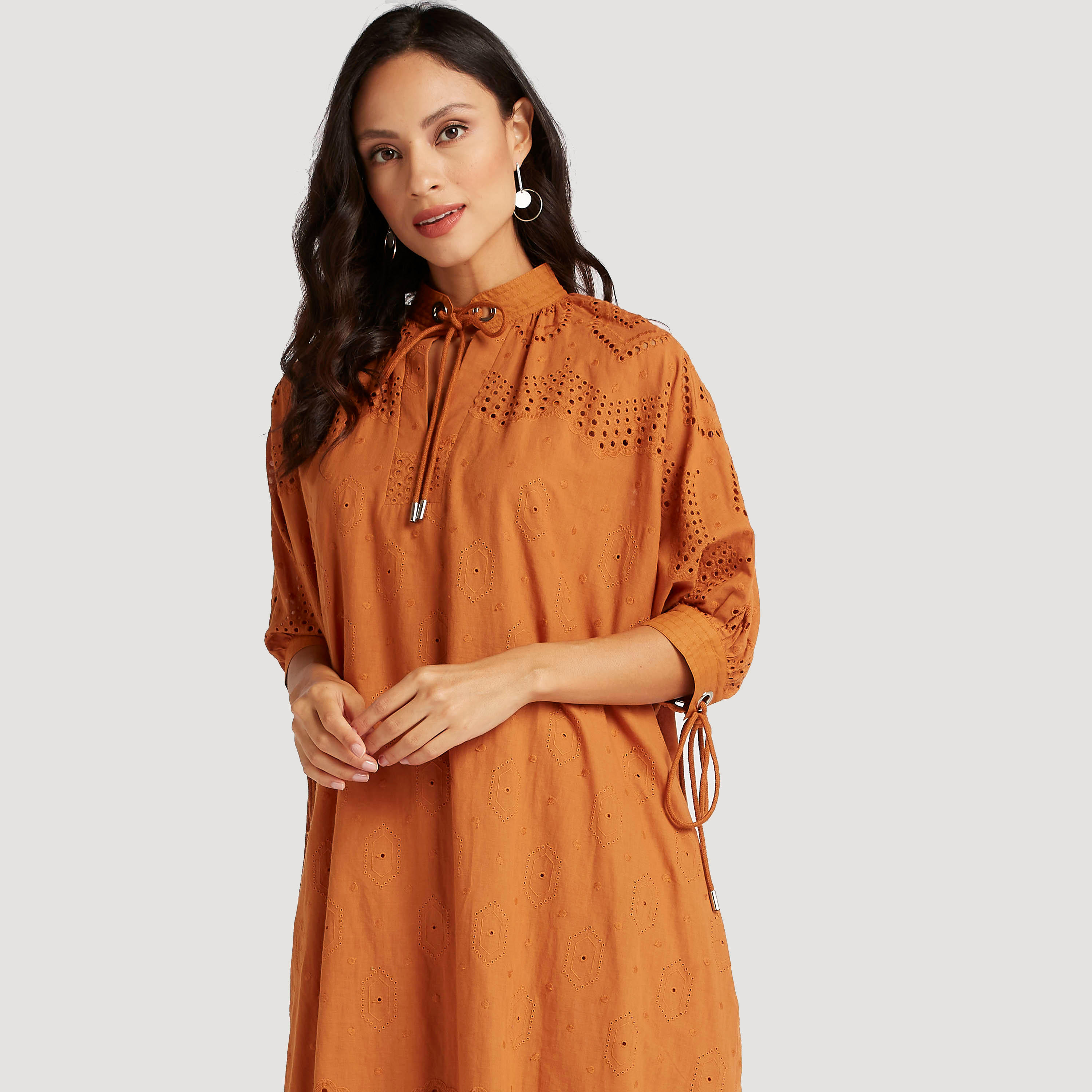 فستان ميدي مطرّز بجيوب وأربطة من آيكونيك-women-clothing-dresses-image-6