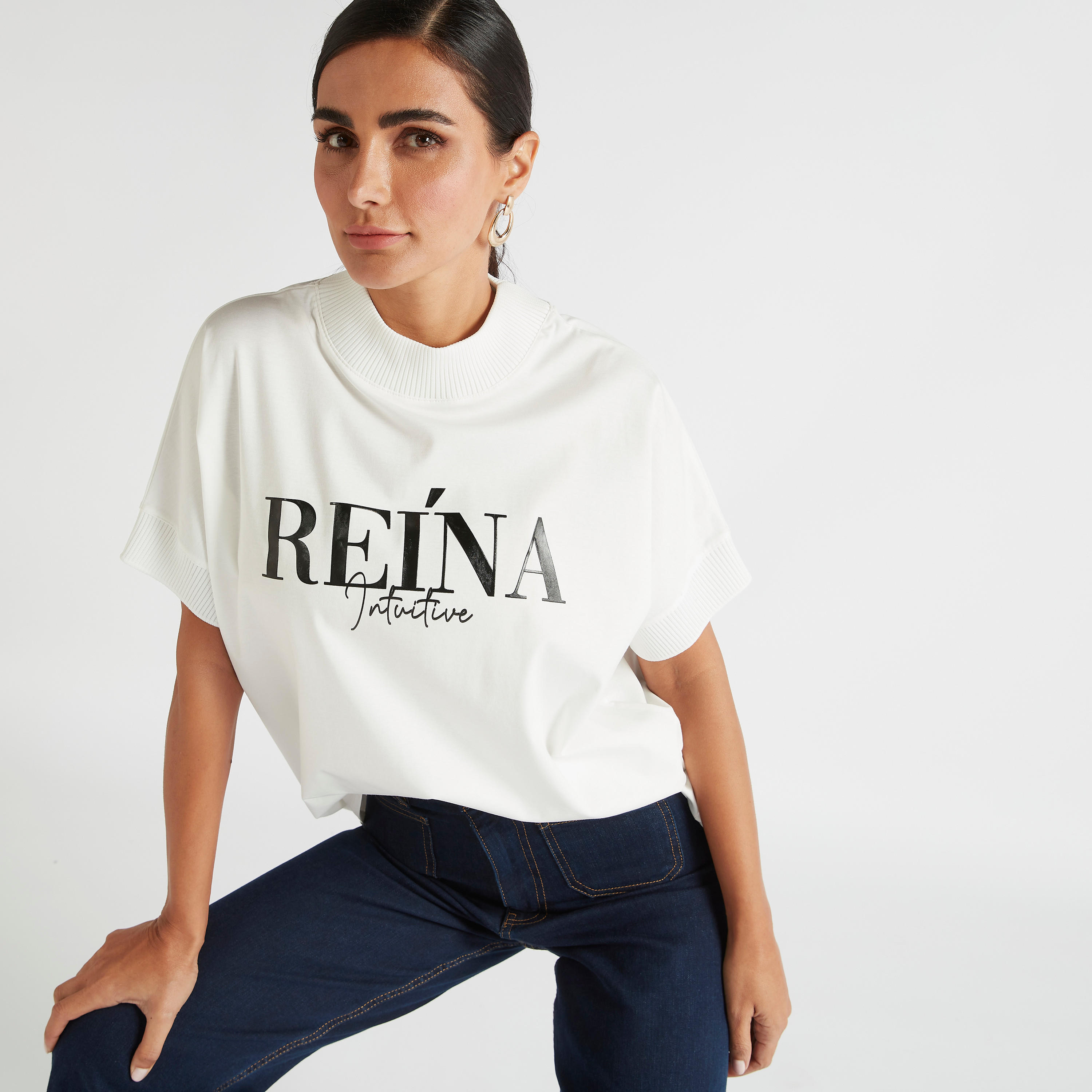 تيشيرت بياقة ضيّقة وأكمام قصيرة وطبعات من آيكونيك-women-clothing-tshirts-image-1