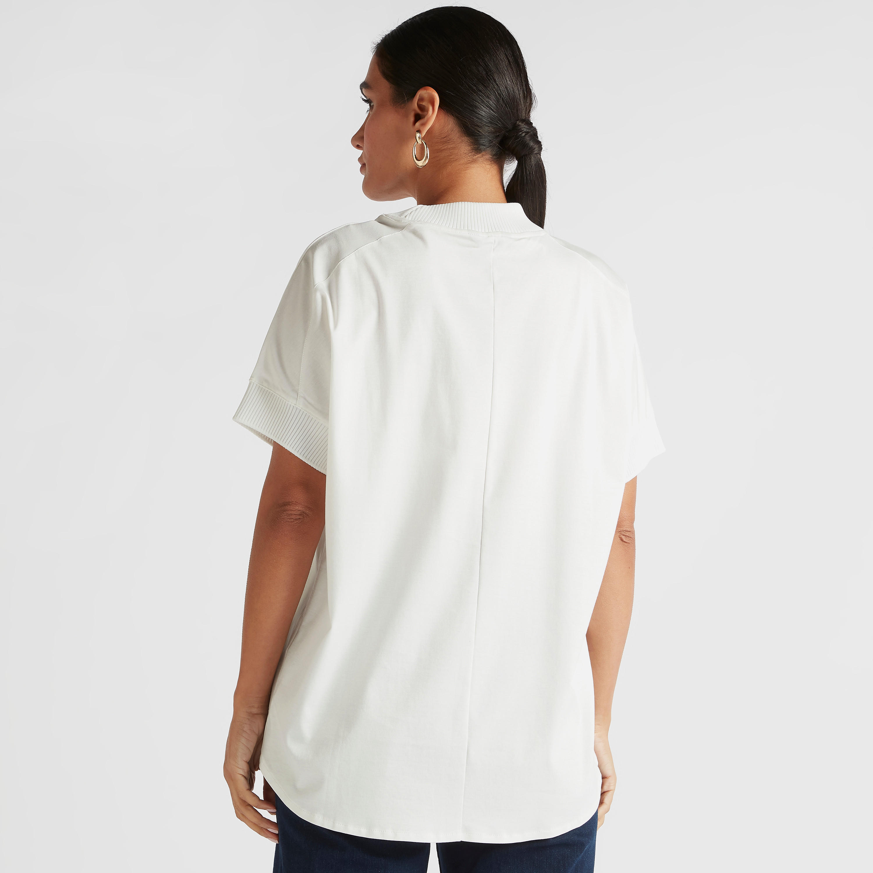 تيشيرت بياقة ضيّقة وأكمام قصيرة وطبعات من آيكونيك-women-clothing-tshirts-image-4