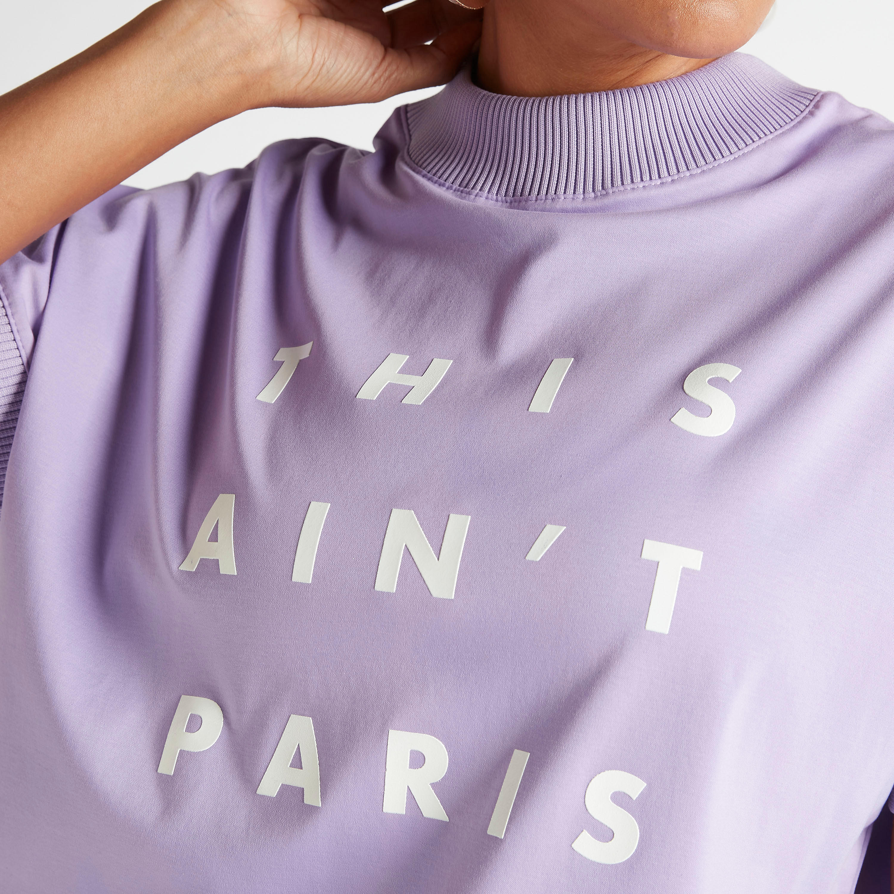 تيشيرت بياقة ضيّقة وأكمام قصيرة وطبعات نصية من آيكونيك-women-clothing-tshirts-image-6