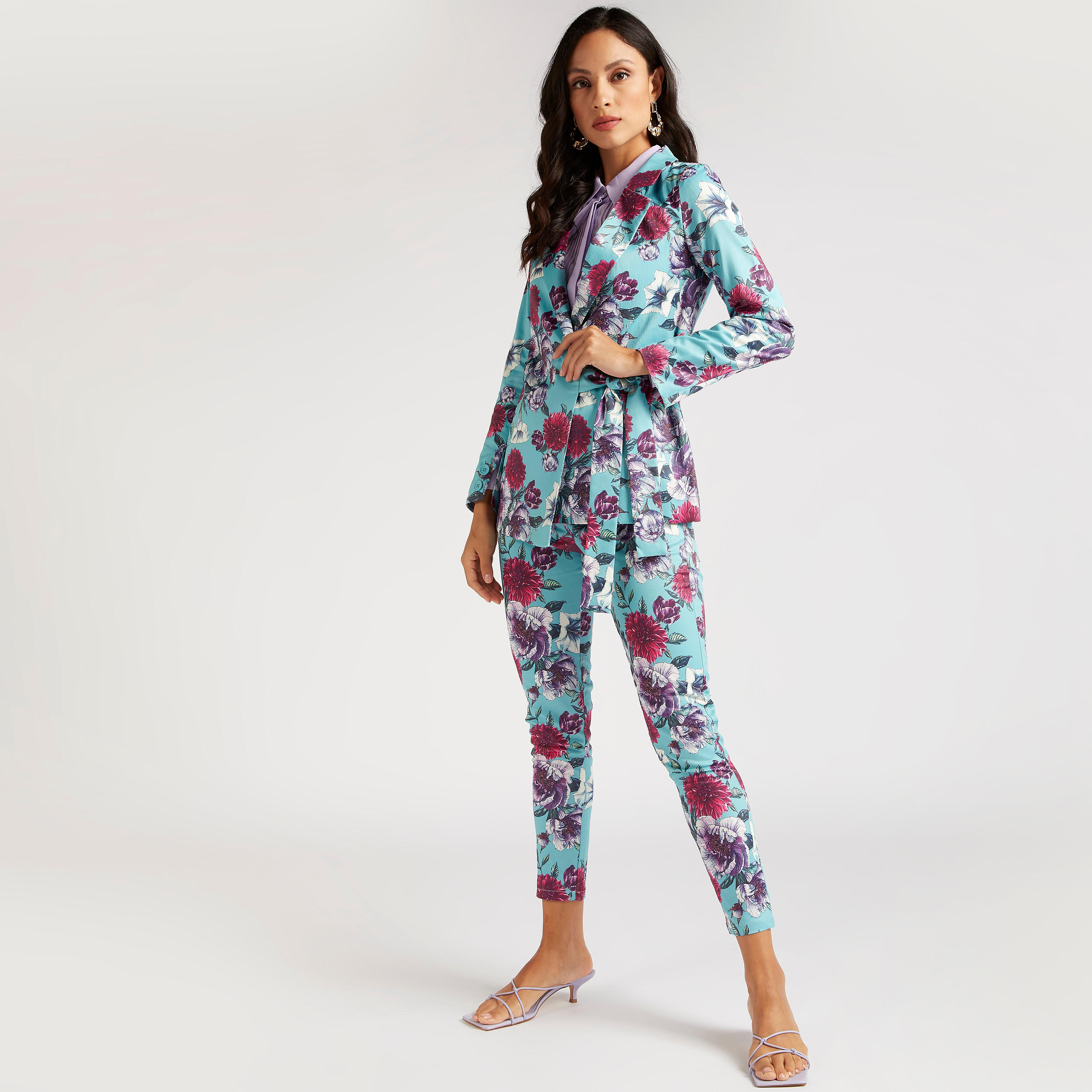 جاكيت بليزر بطبعات أزهار وياقة مطويّة وأربطة من آيكونيك-women-clothing-coatsandjackets-blazers-image-2