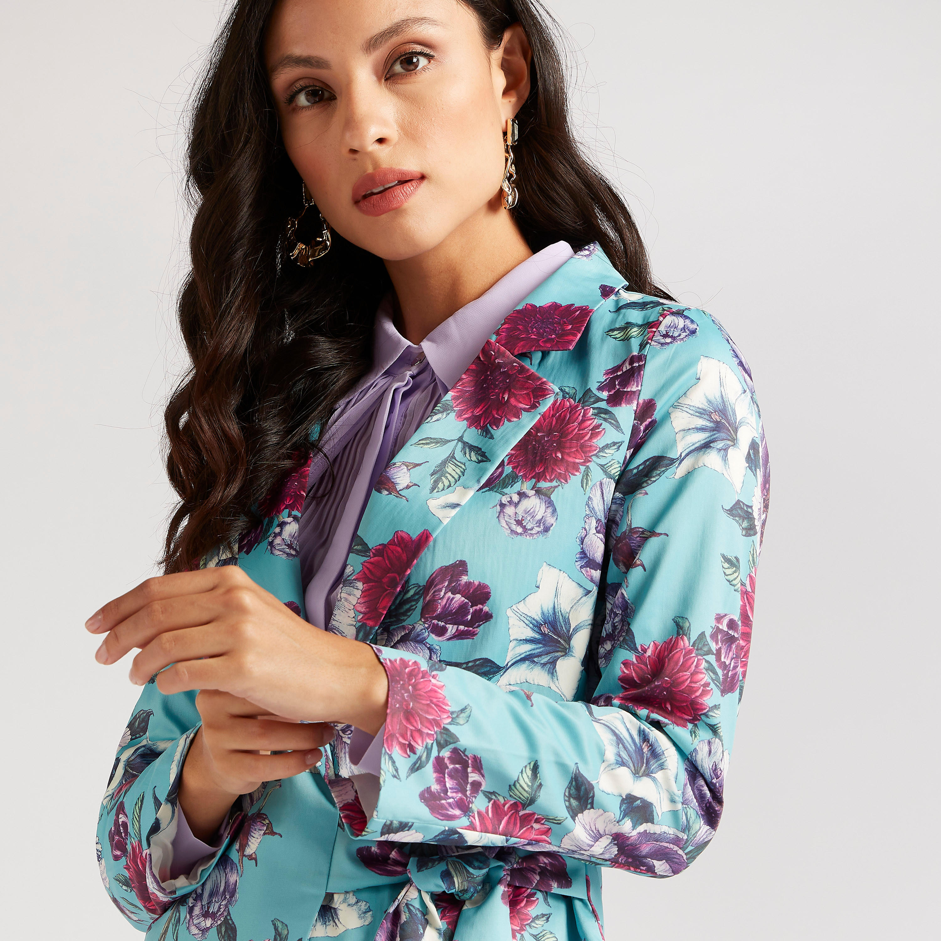 جاكيت بليزر بطبعات أزهار وياقة مطويّة وأربطة من آيكونيك-women-clothing-coatsandjackets-blazers-image-3