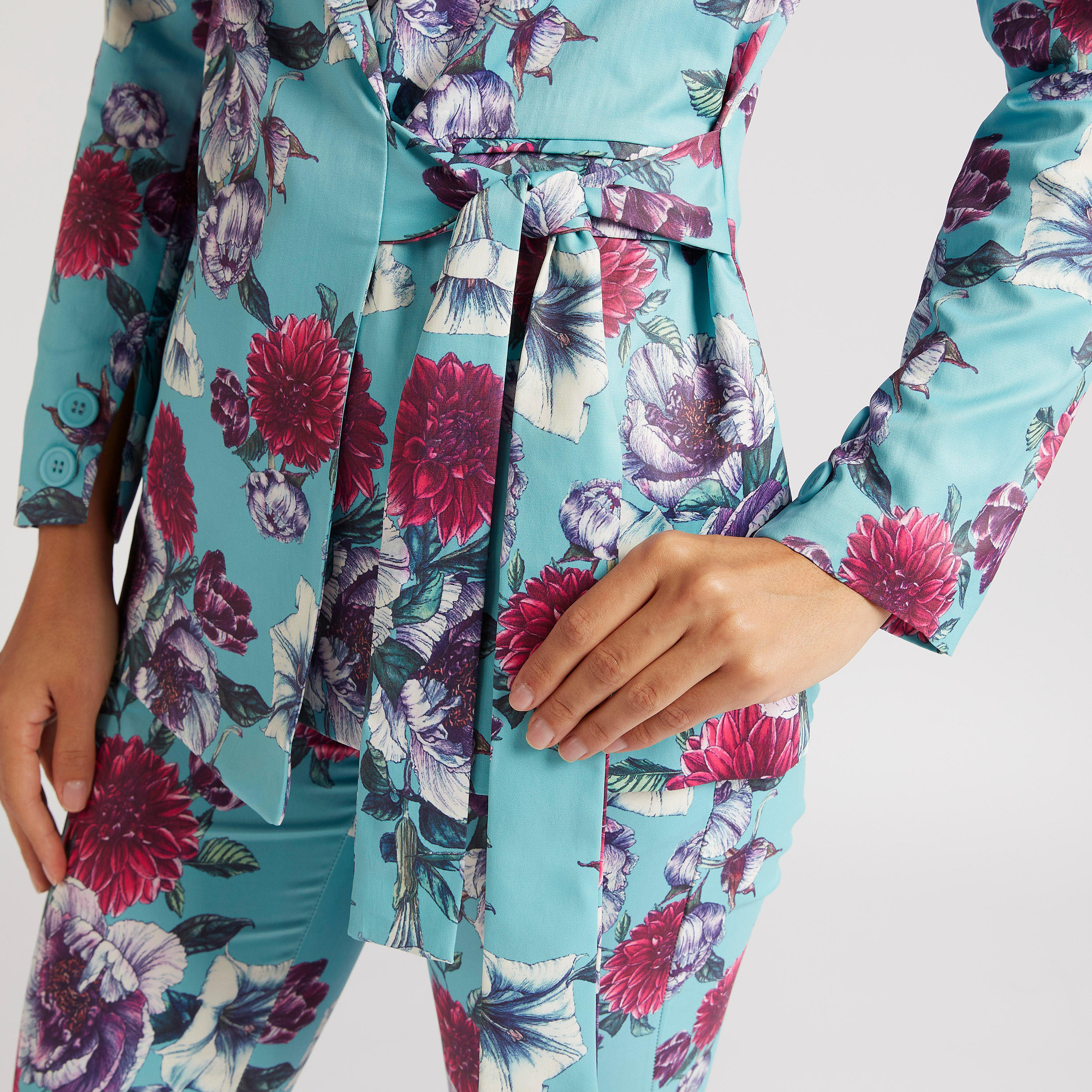 جاكيت بليزر بطبعات أزهار وياقة مطويّة وأربطة من آيكونيك-women-clothing-coatsandjackets-blazers-image-6