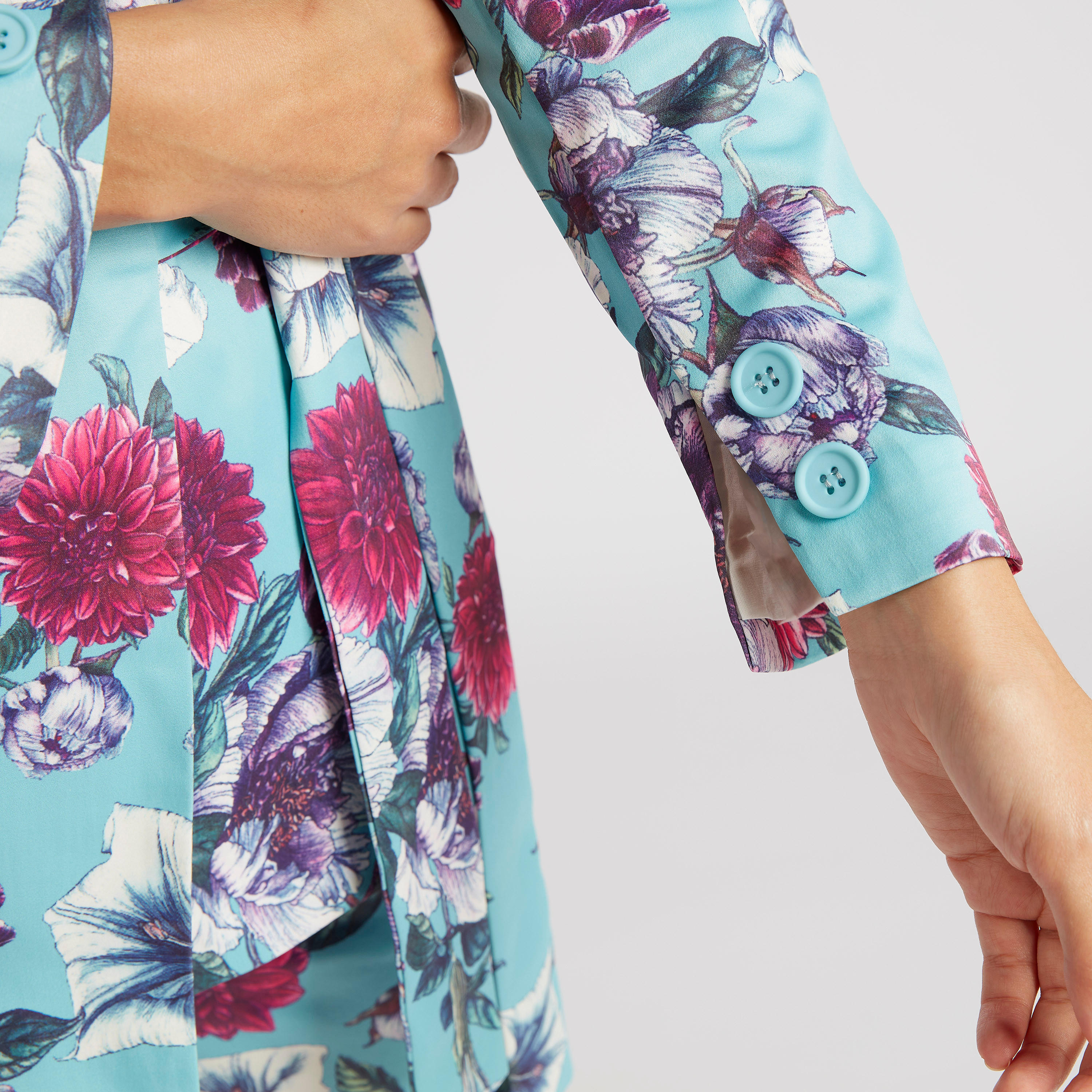 جاكيت بليزر بطبعات أزهار وياقة مطويّة وأربطة من آيكونيك-women-clothing-coatsandjackets-blazers-image-7