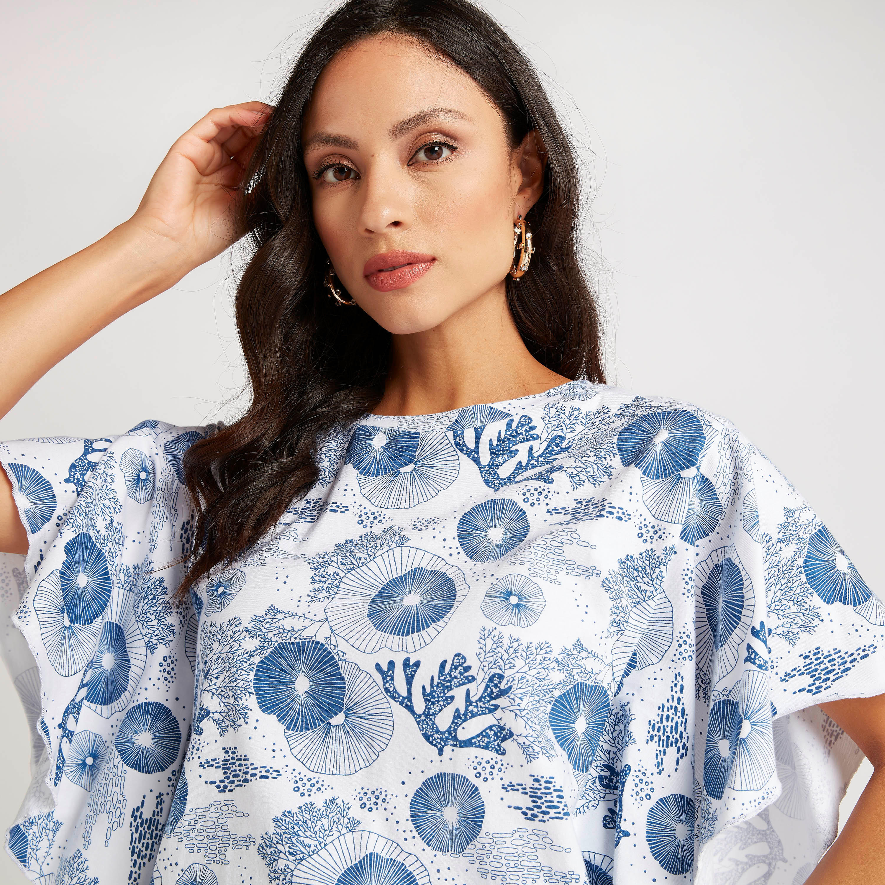 بلوزة بياقة ضيّقة وأكمام واسعة وطبعات مارين من آيكونيك-women-clothing-shirtsandblouses-blouses-image-3