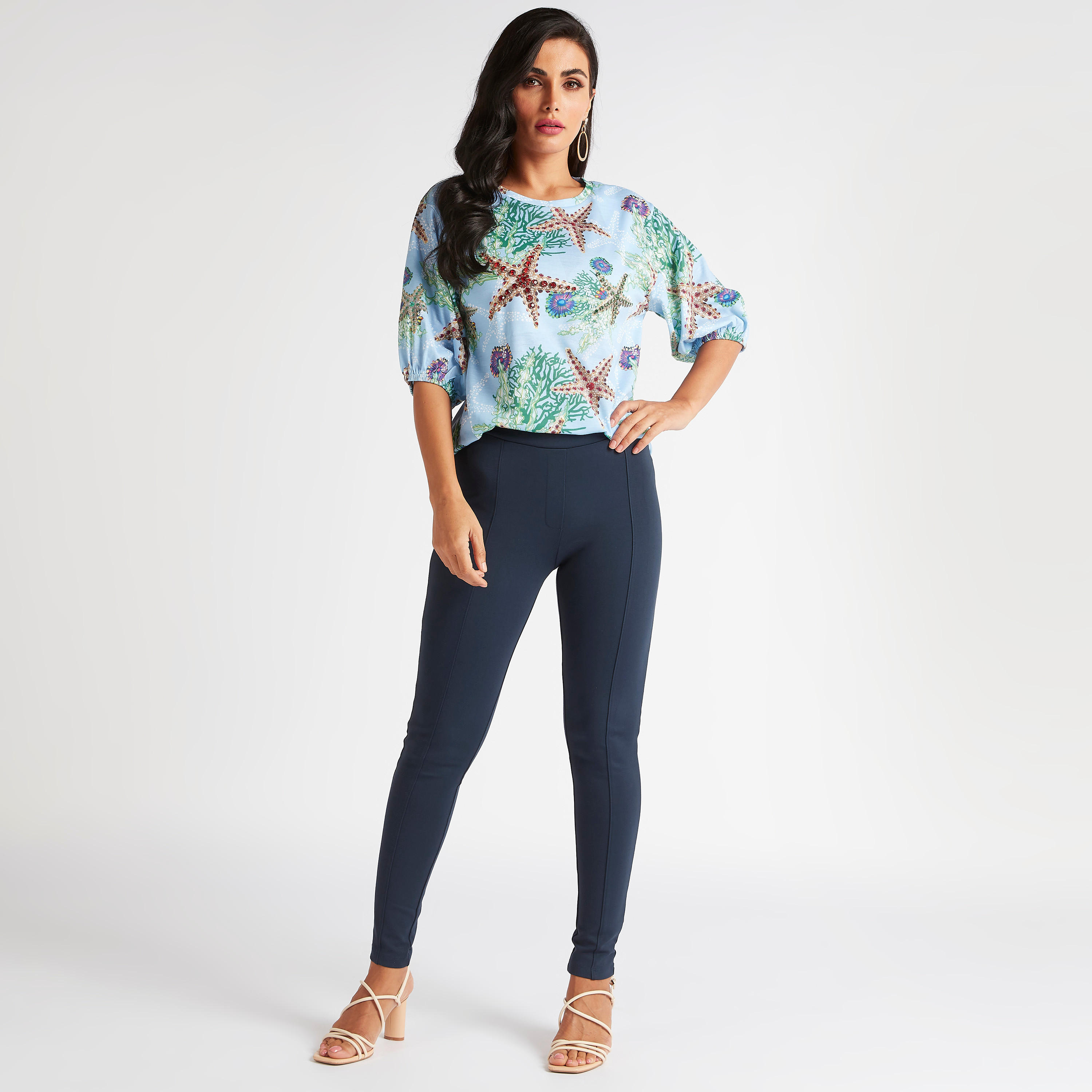 بلوزة بياقة مستديرة وأكمام قصيرة وطبعات نجمة البحر من آيكونيك-women-clothing-shirtsandblouses-blouses-image-2