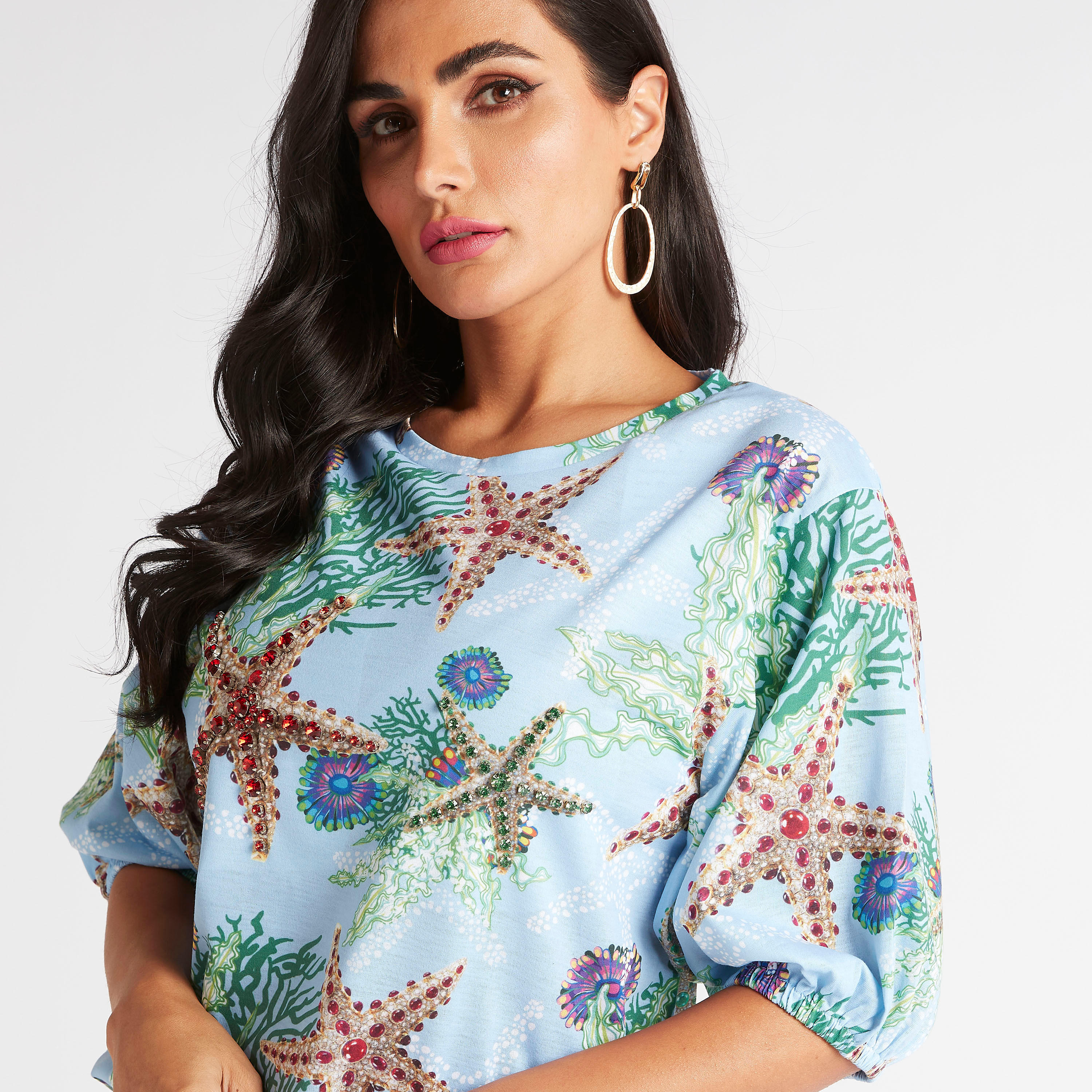 بلوزة بياقة مستديرة وأكمام قصيرة وطبعات نجمة البحر من آيكونيك-women-clothing-shirtsandblouses-blouses-image-3