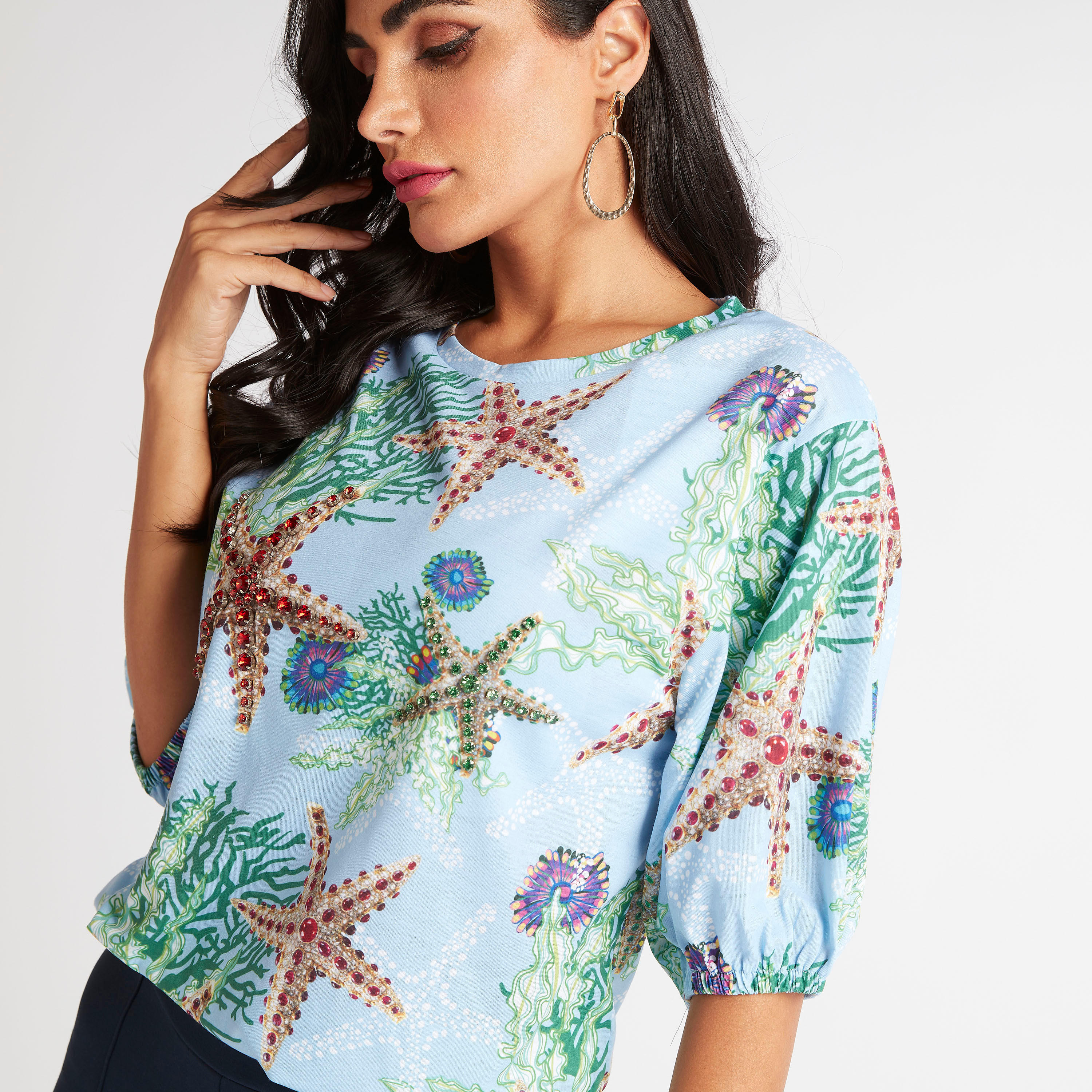 بلوزة بياقة مستديرة وأكمام قصيرة وطبعات نجمة البحر من آيكونيك-women-clothing-shirtsandblouses-blouses-image-5