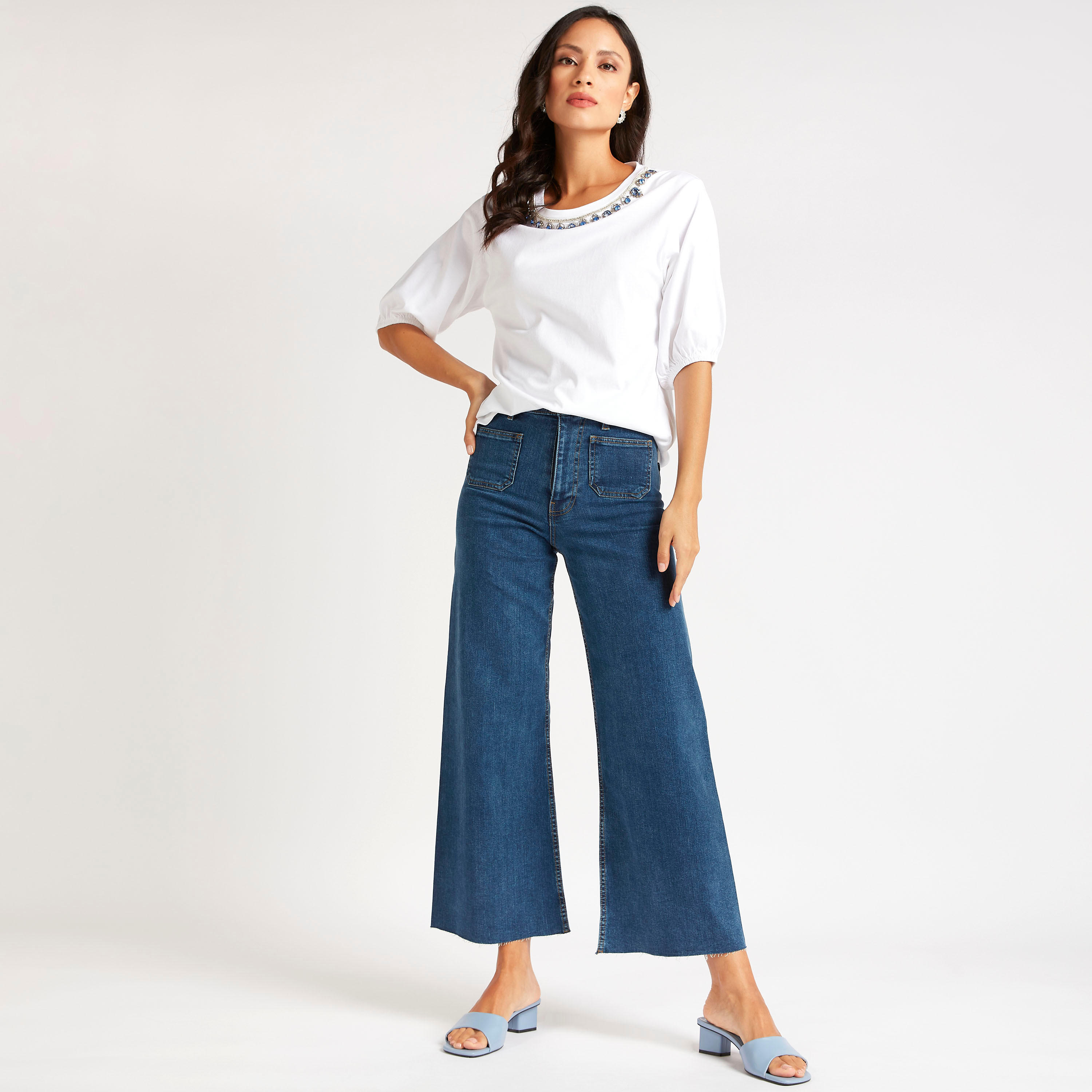 تيشيرت مزيّن بياقة مستديرة وأكمام قصيرة من آيكونيك-women-clothing-tshirts-image-2