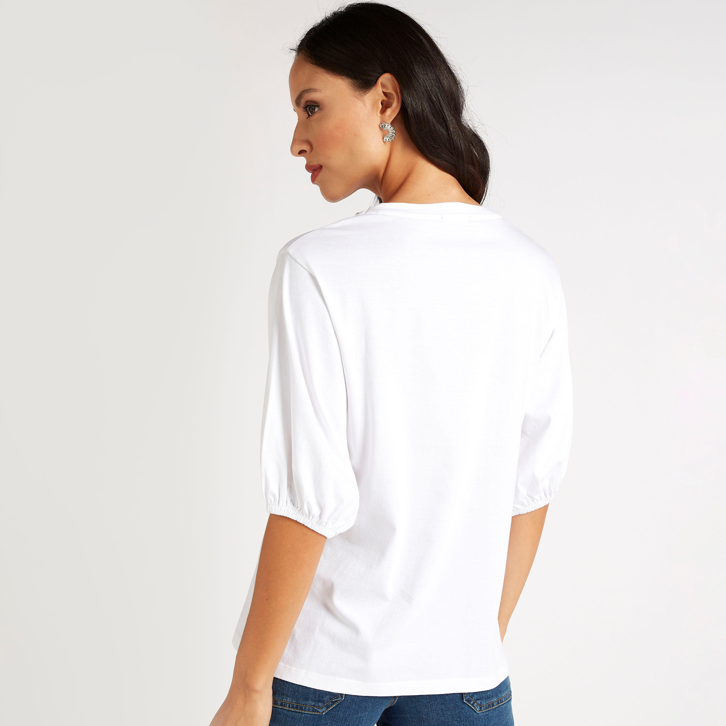 تيشيرت مزيّن بياقة مستديرة وأكمام قصيرة من آيكونيك-women-clothing-tshirts-image-4