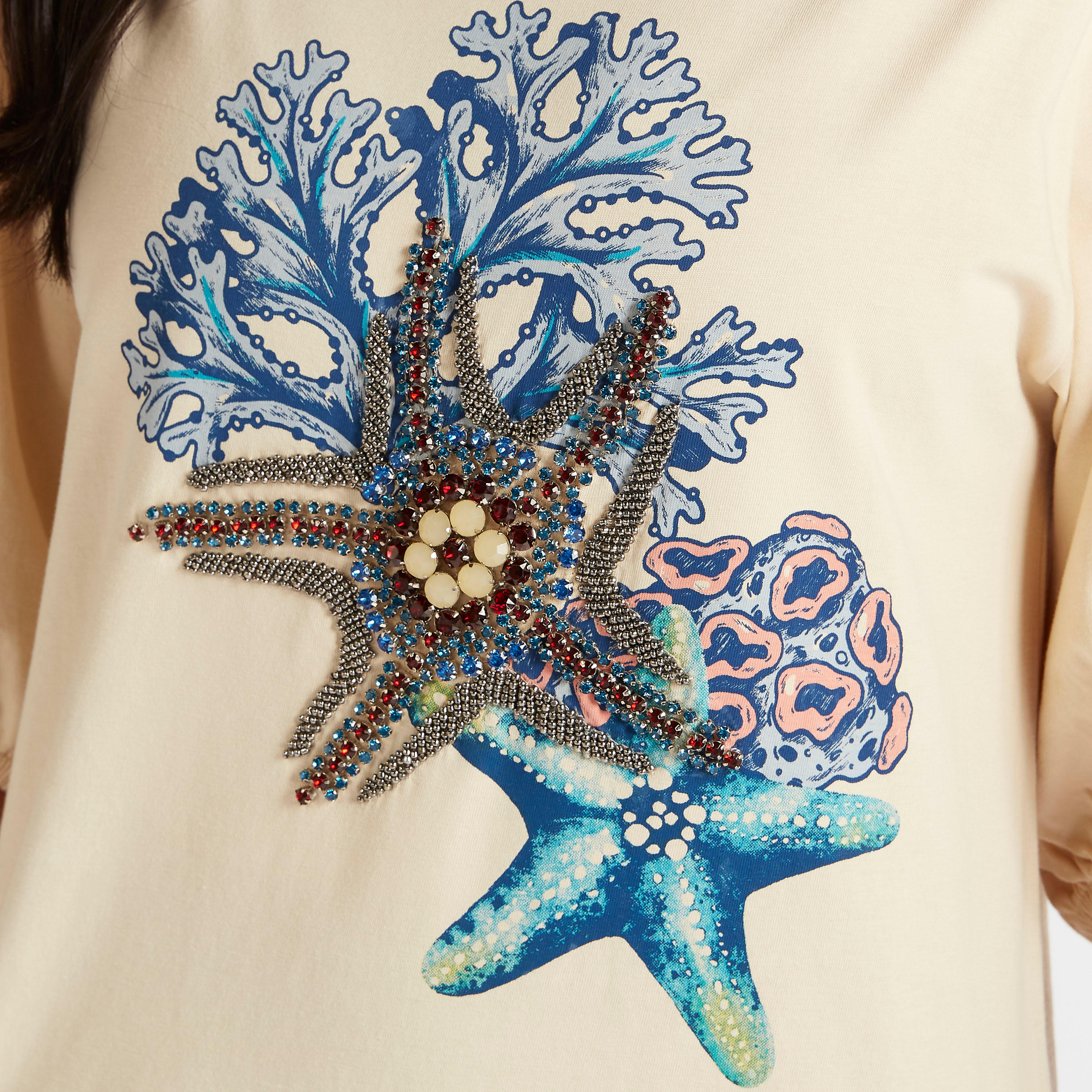 تيشيرت مزيّن بياقة مستديرة وأكمام منفوخة وطبعات من آيكونيك-women-clothing-tshirts-image-3