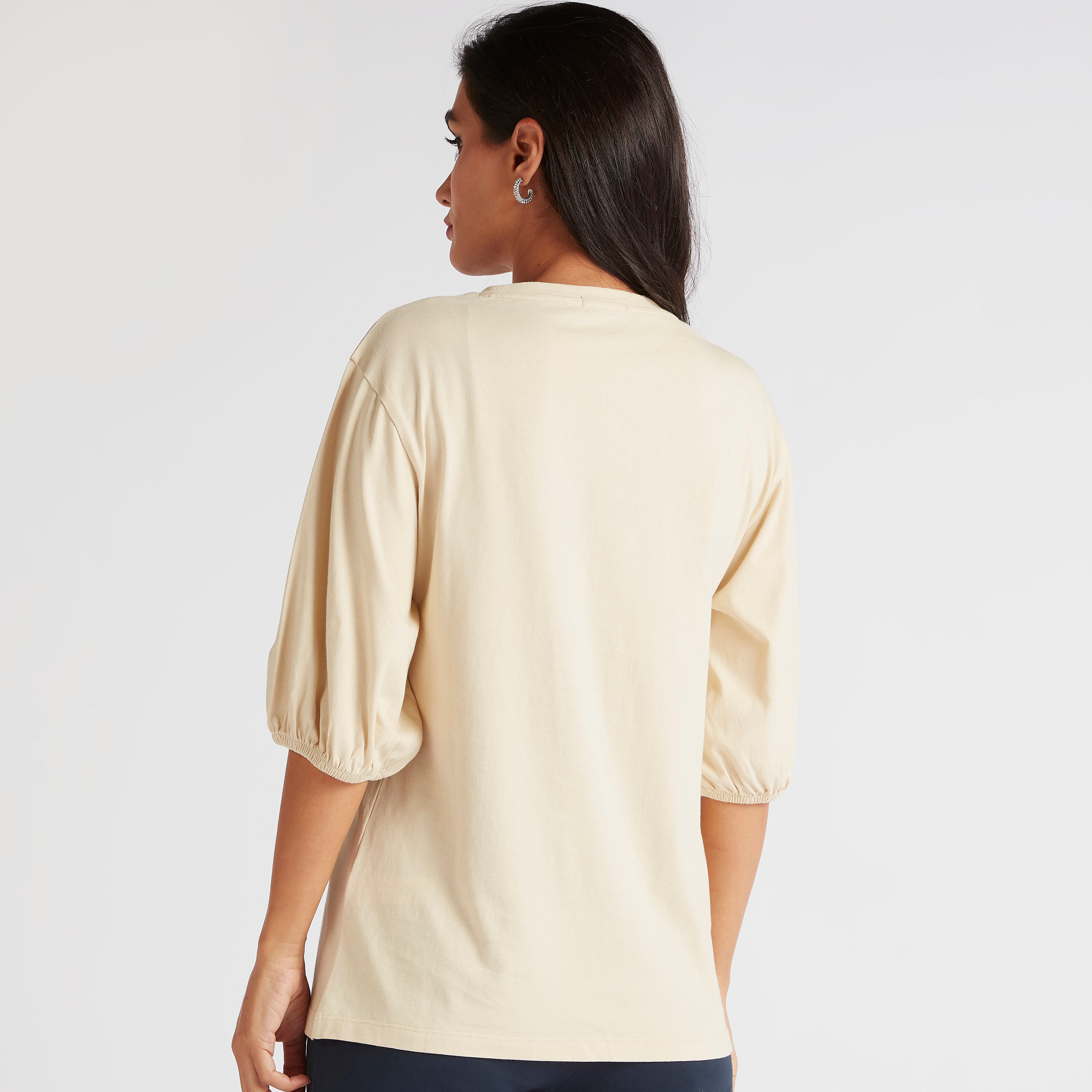 تيشيرت مزيّن بياقة مستديرة وأكمام منفوخة وطبعات من آيكونيك-women-clothing-tshirts-image-4