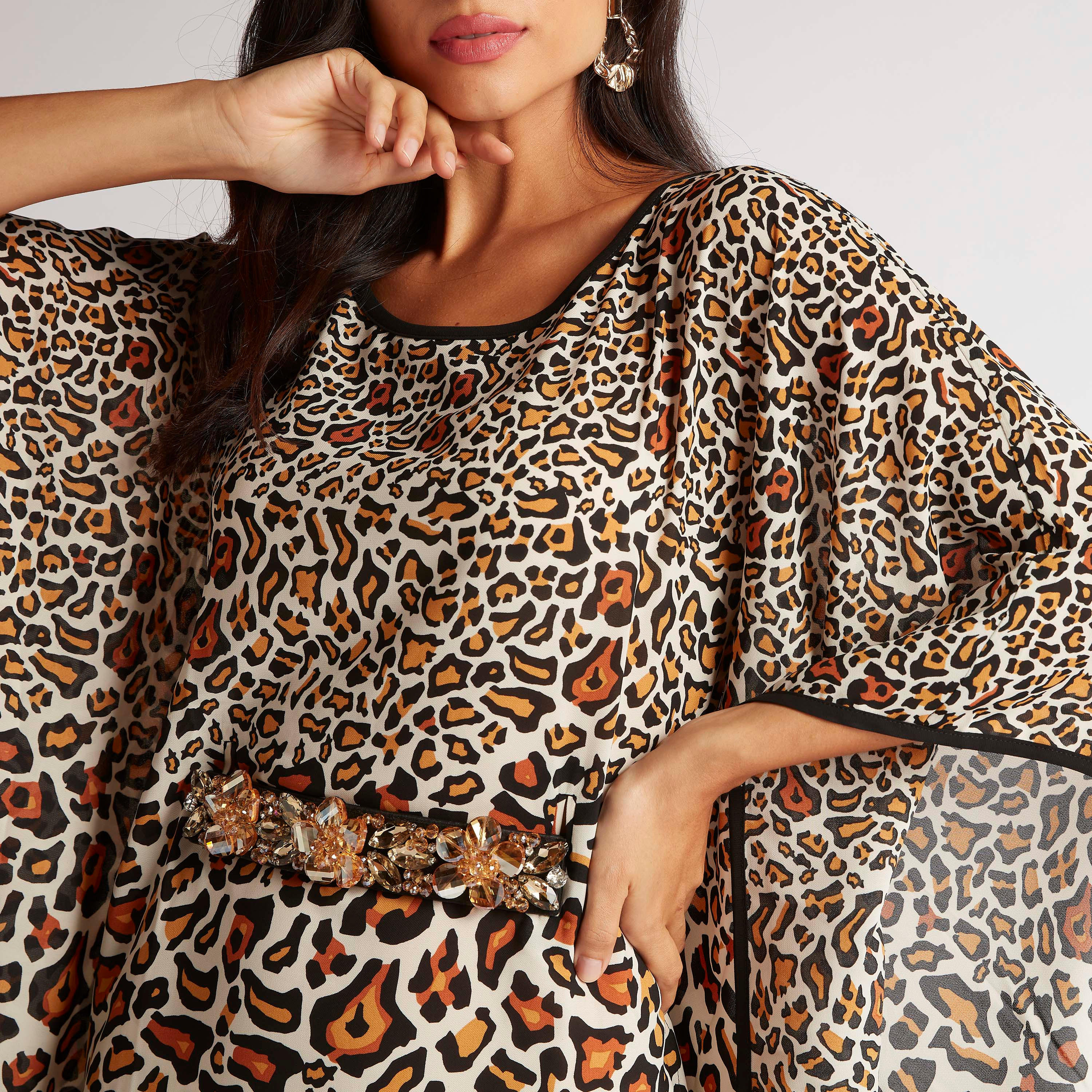 فستان طويل بياقة مستديرة وأكمام قفطان وطبعات حيوانات من آيكونيك-women-clothing-dresses-image-7