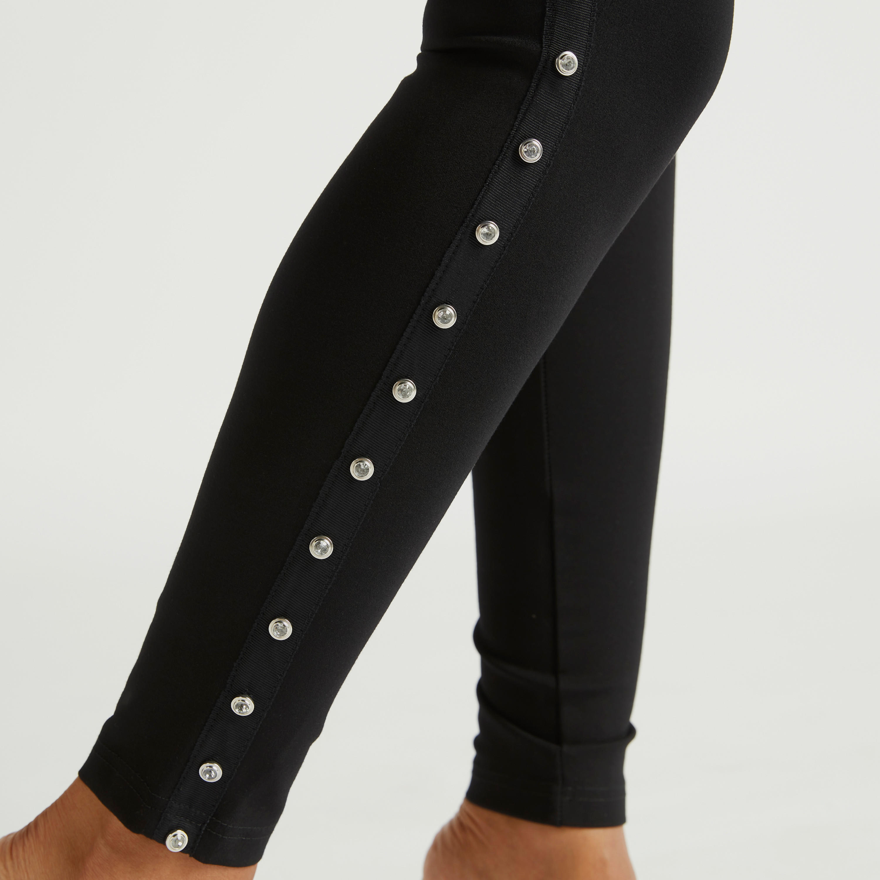 بنطلون ليقنز بخصر مرتفع وقصّة سليم وتفاصيل زر من آيكونيك-women-clothing-bottoms-leggings-image-3