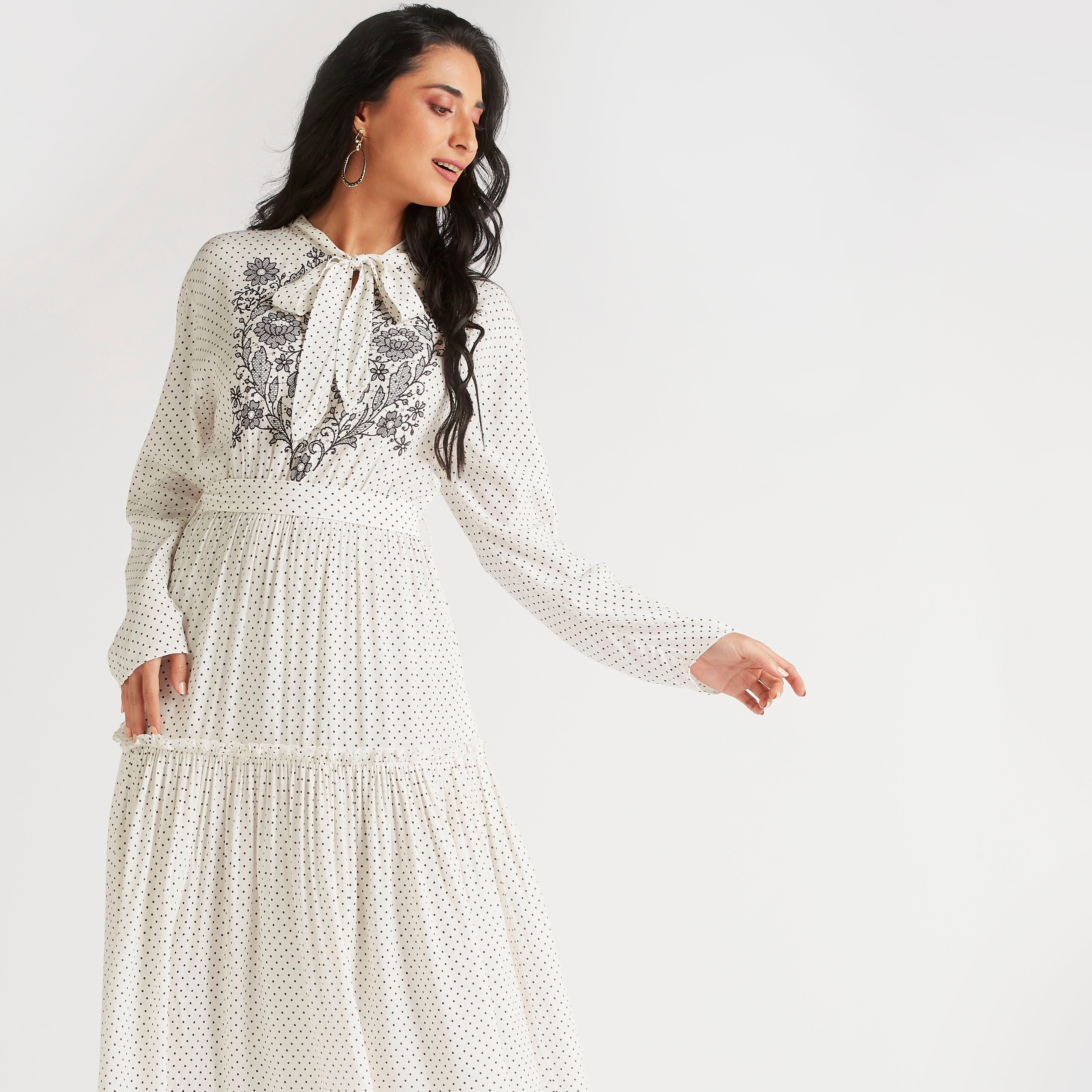فستان طويل بتطريز زهري وطبعات من آيكونيك-women-clothing-dresses-image-3