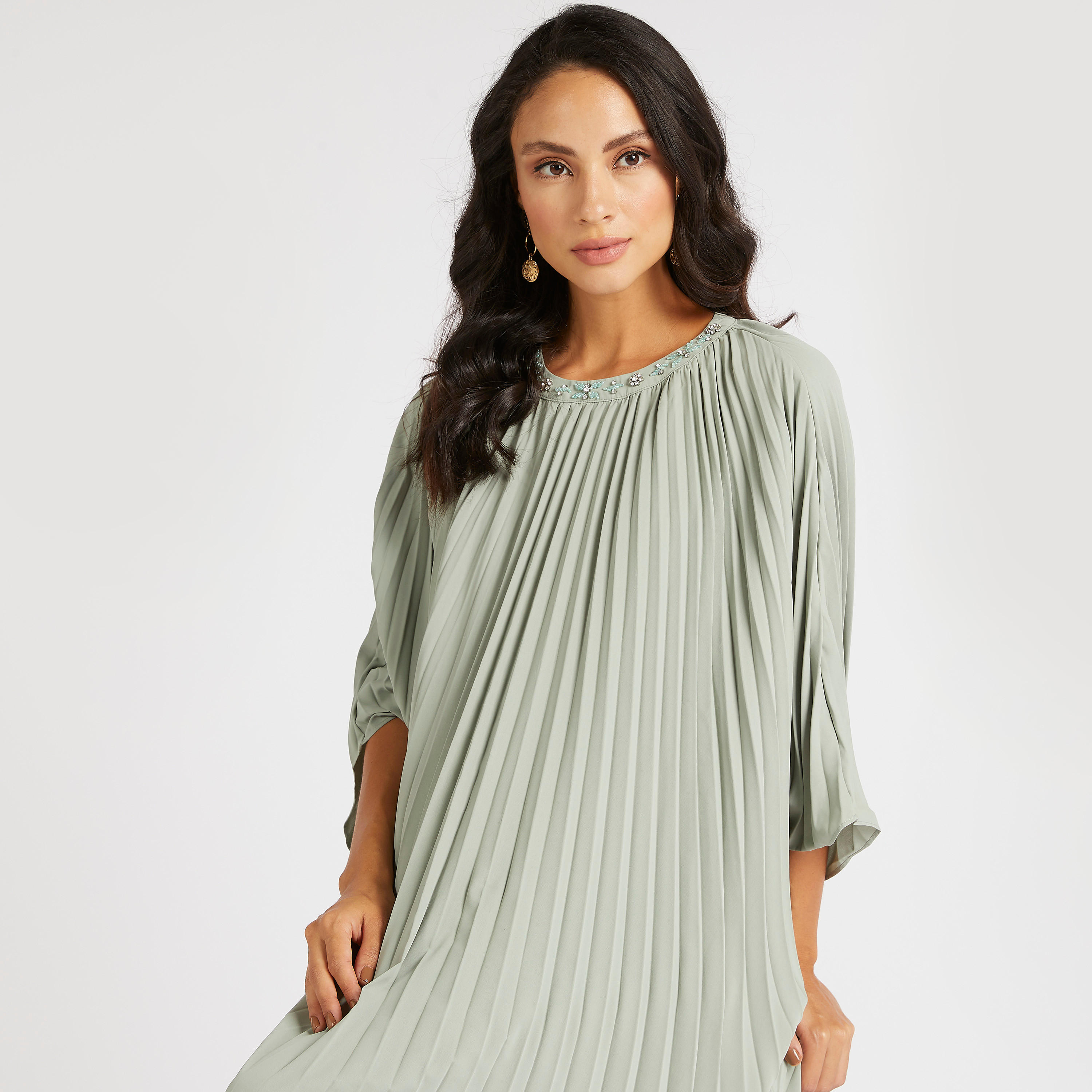 فستان قفطان طويل مكشكش من أيكونيك برقبة مطرزة-women-clothing-dresses-image-1