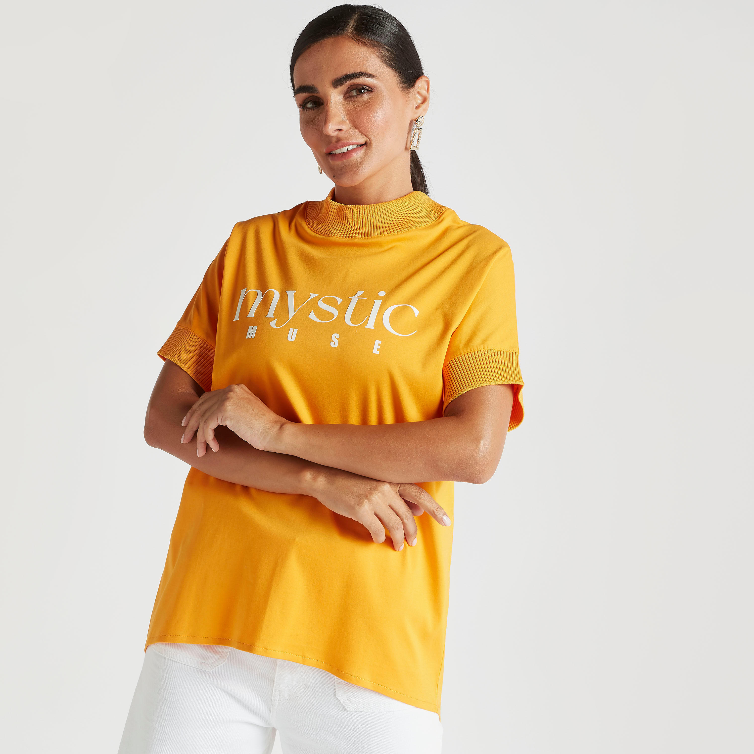تيشيرت بياقة ضيّقة وأكمام قصيرة وطبعات نصية من آيكونيك-women-clothing-tshirts-image-2
