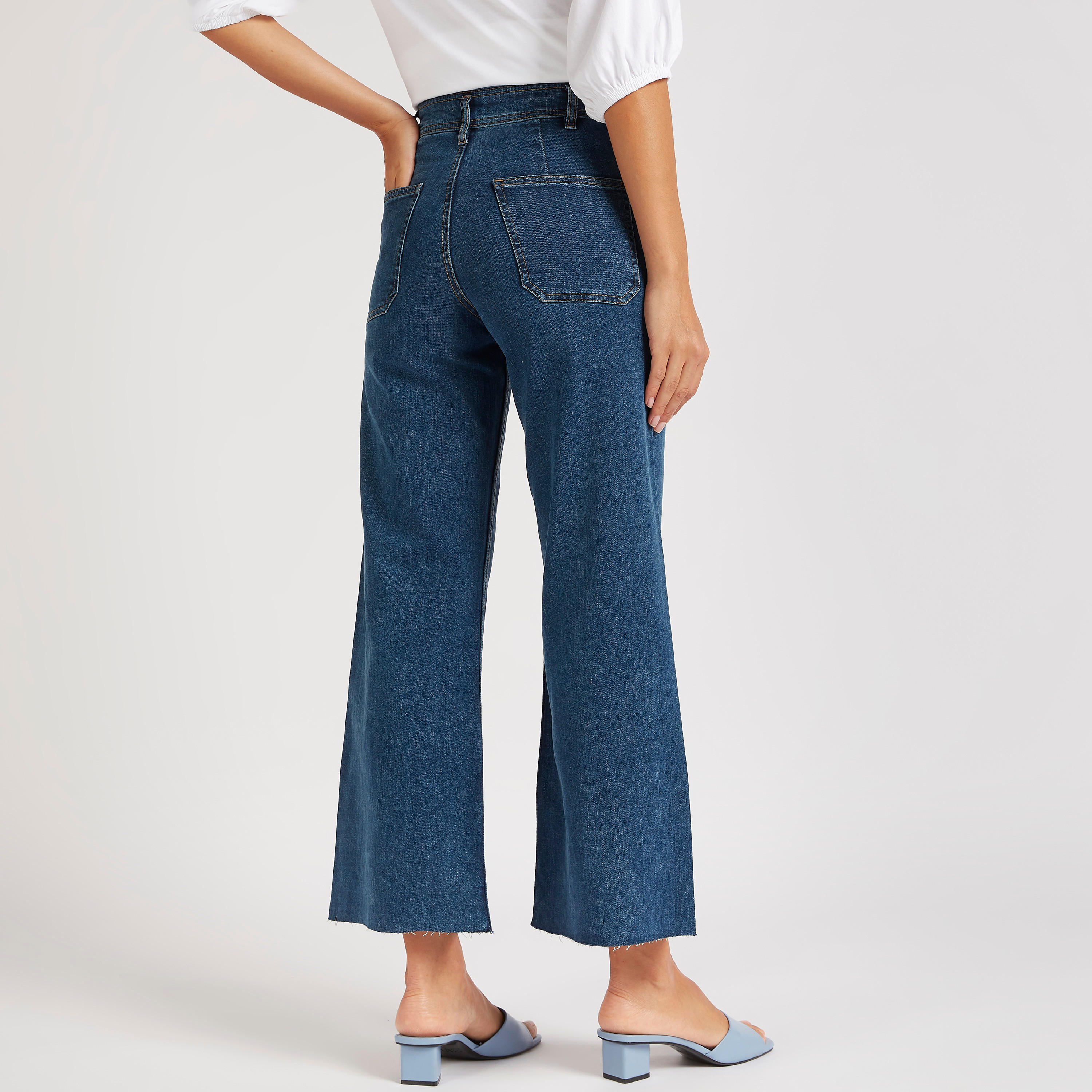 بنطلون جينز دنيم واسع الساقين بجيوب وخصر مرتفع-women-clothing-bottoms-jeans-image-1