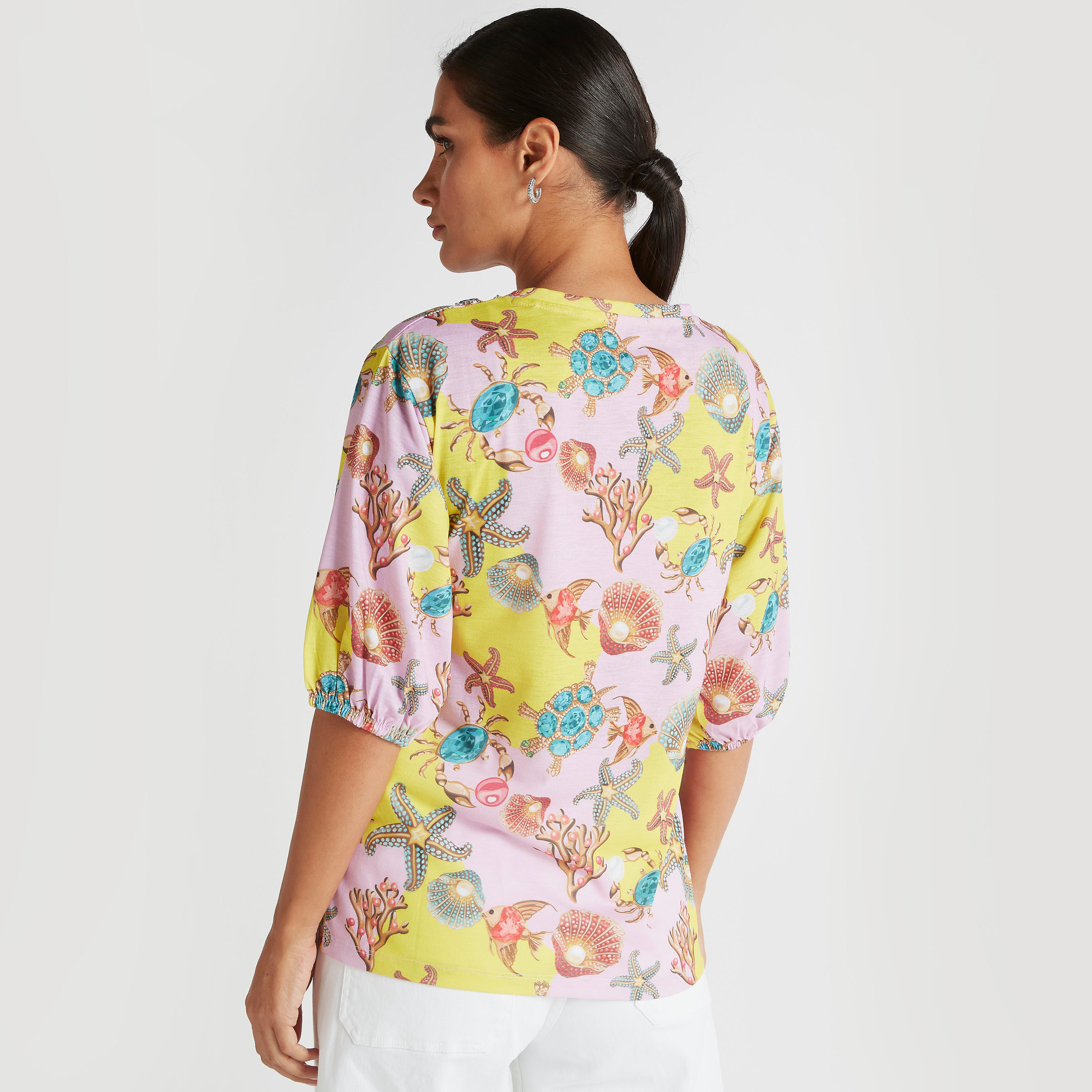 بلوزة بياقة ضيّقة وتزيينات وطبعات نجمة البحر من آيكونيك-women-clothing-shirtsandblouses-blouses-image-4
