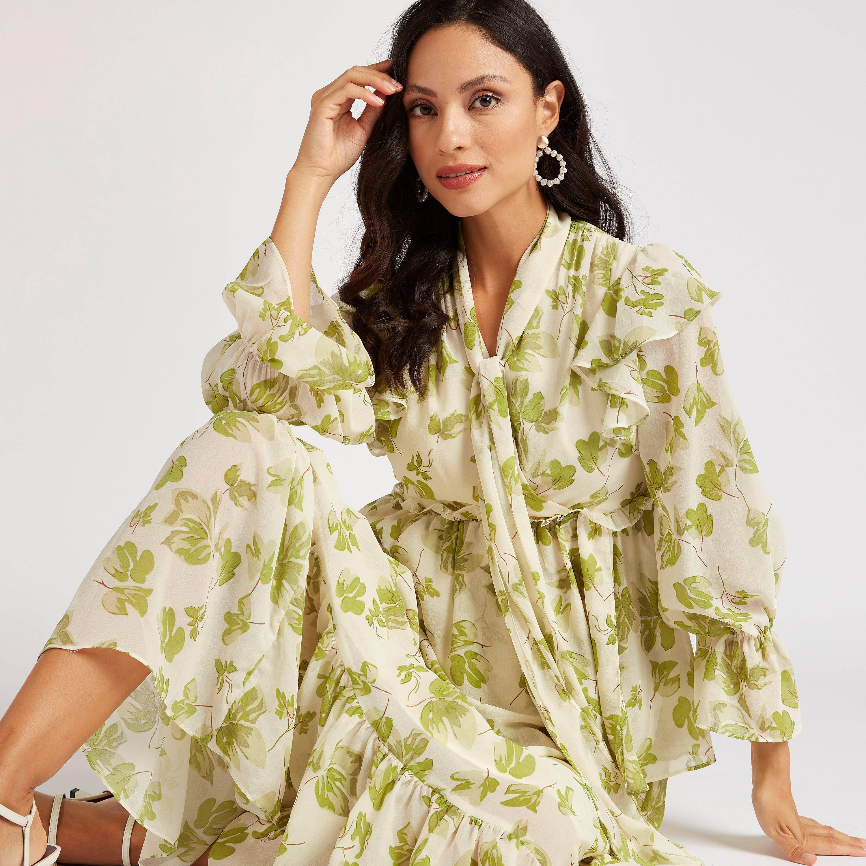 فستان طويل بطبعات ورق شجر وربطة عنق من آيكونيك-women-clothing-dresses-image-1