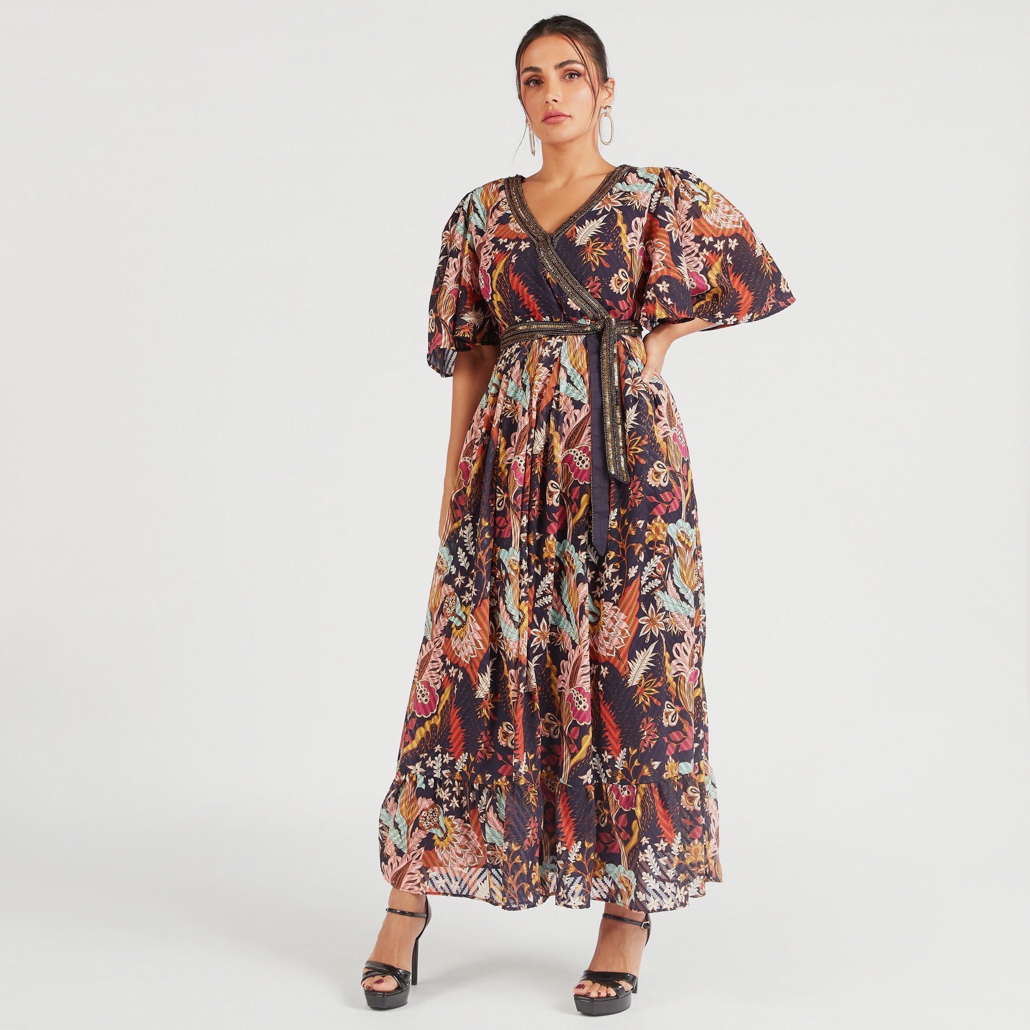 فستان طويل بياقة v وأكمام واسعة وطبعات من آيكونيك-women-clothing-dresses-image-2