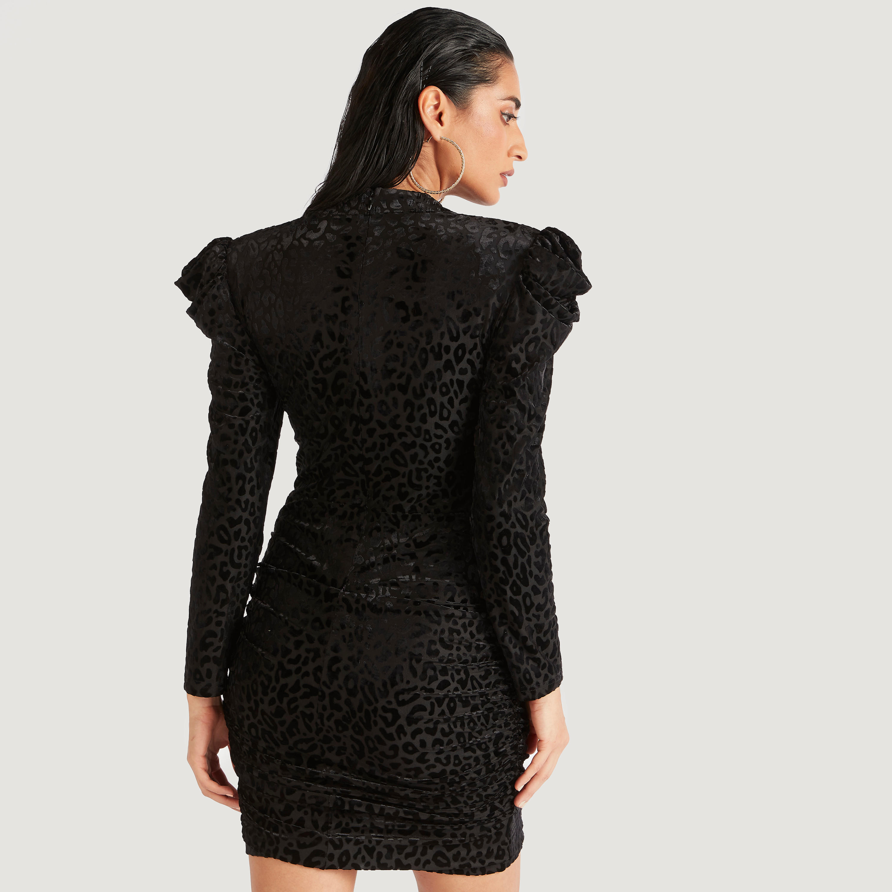 فستان قصير مستدام بياقة V وأكمام طويلة وطبعات حيوانات من أيكونك-women-clothing-dresses-image-4